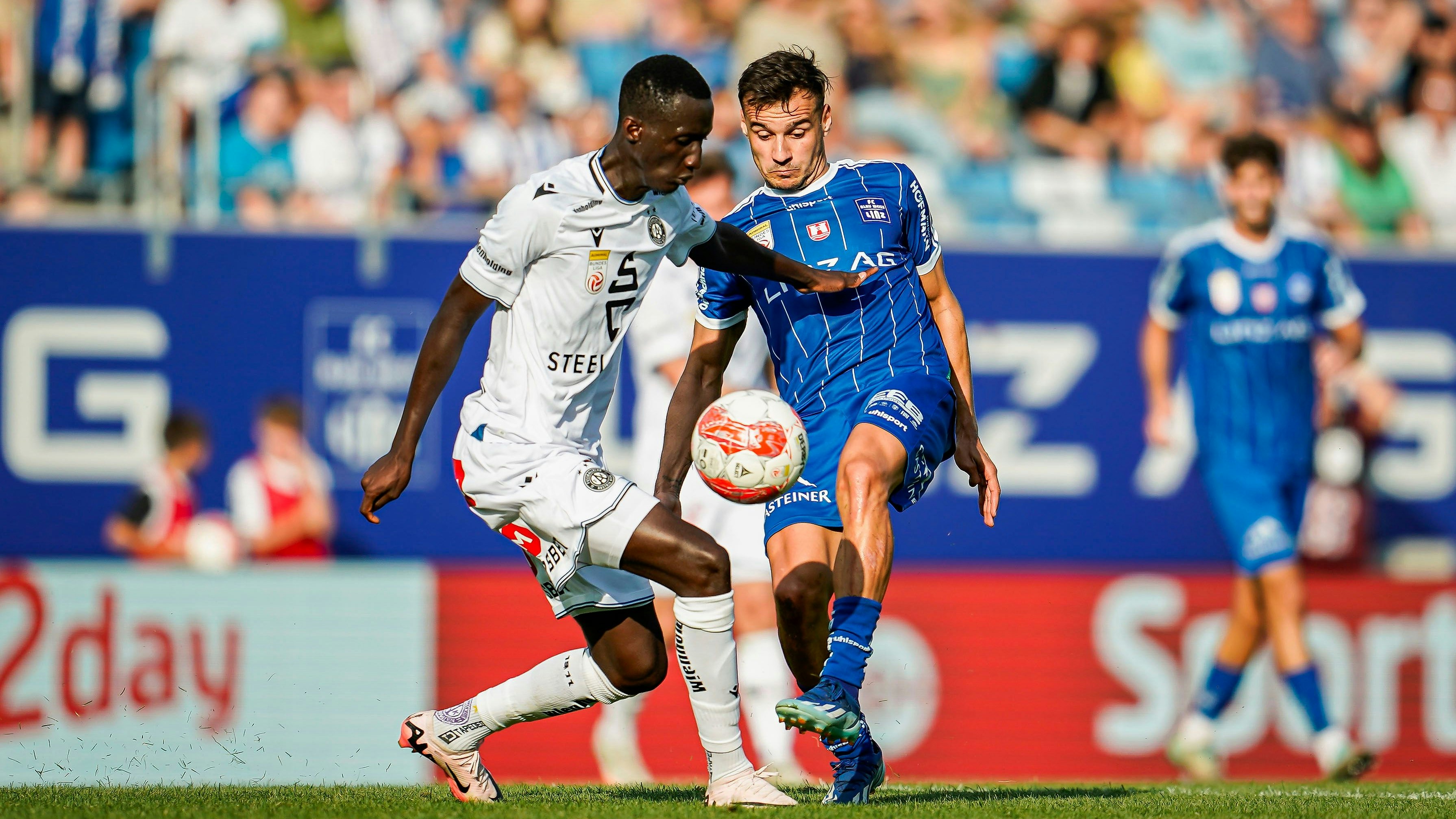 Harter Liga-Fight zwischen Blau-Weiß und der Austria.