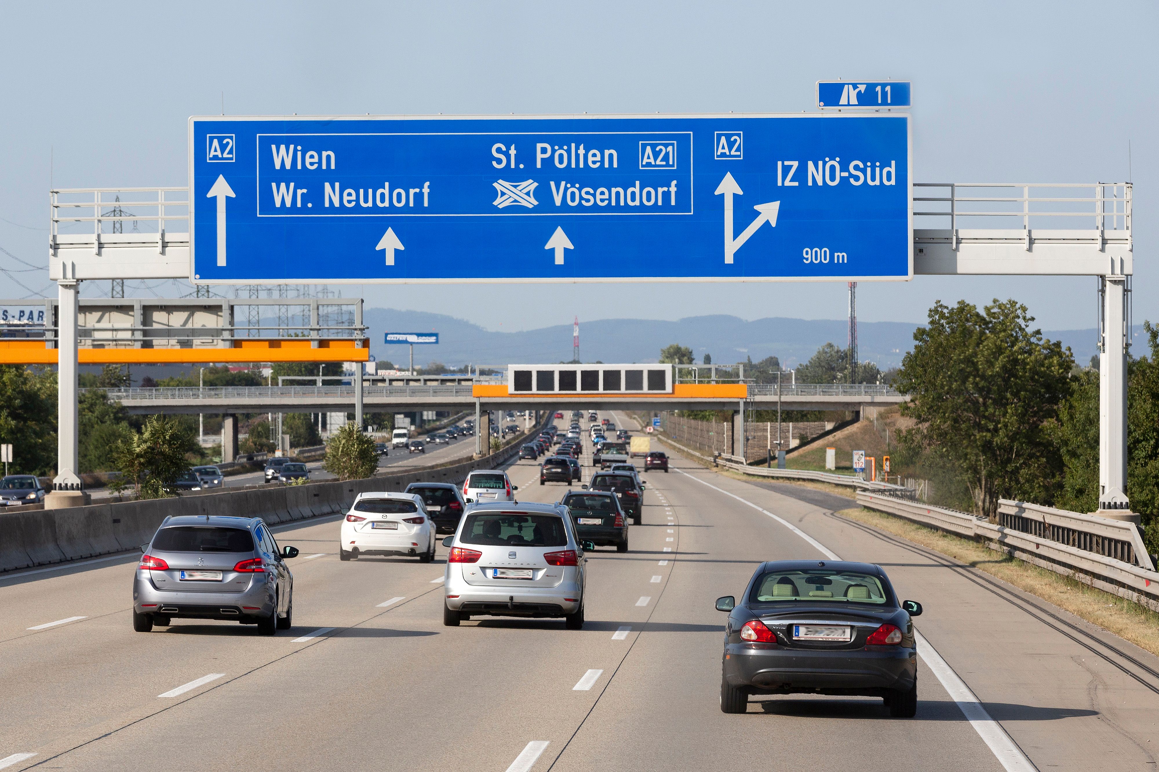 Tempo 150 auf Autobahnen bringe viele Nachteile, warnen Verkehrs-Forscher.