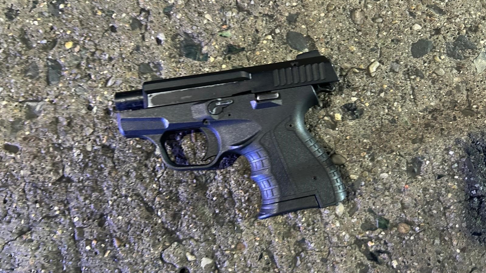 Die Waffe wurde von der Polizei sichergestellt.