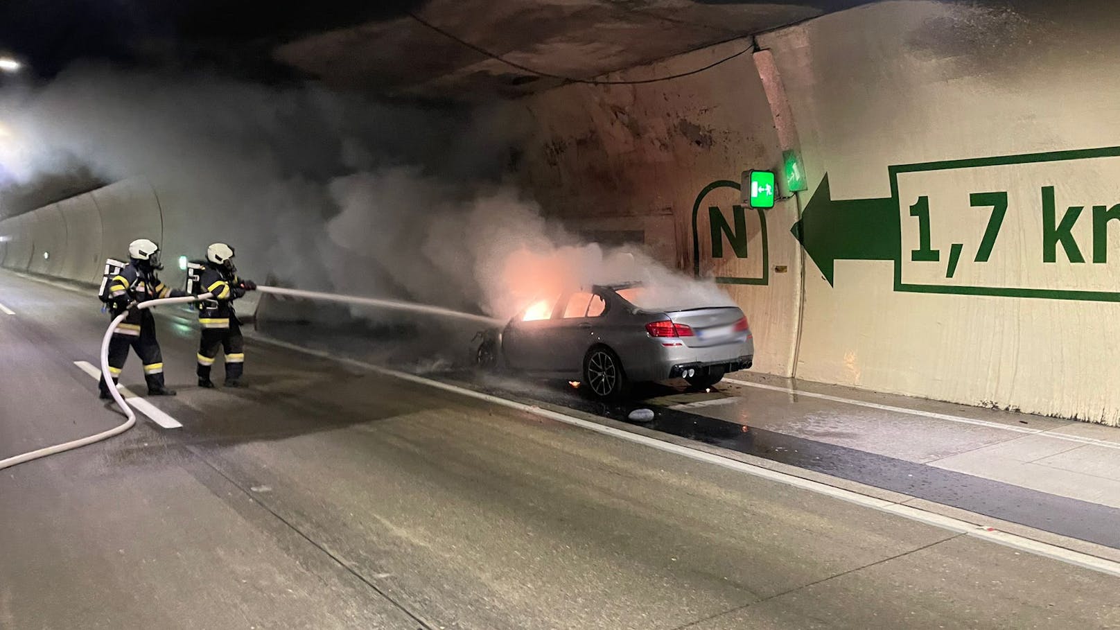 Im Katschbergtunnel ging am Sonntagabend ein Fahrzeug in Flammen auf.