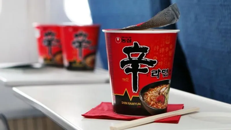 Statt Instantnudeln gibt es künftig Pizza, Sandwiches, Corn Dogs und Hot Pockets auf den Flügen der Korean Air.