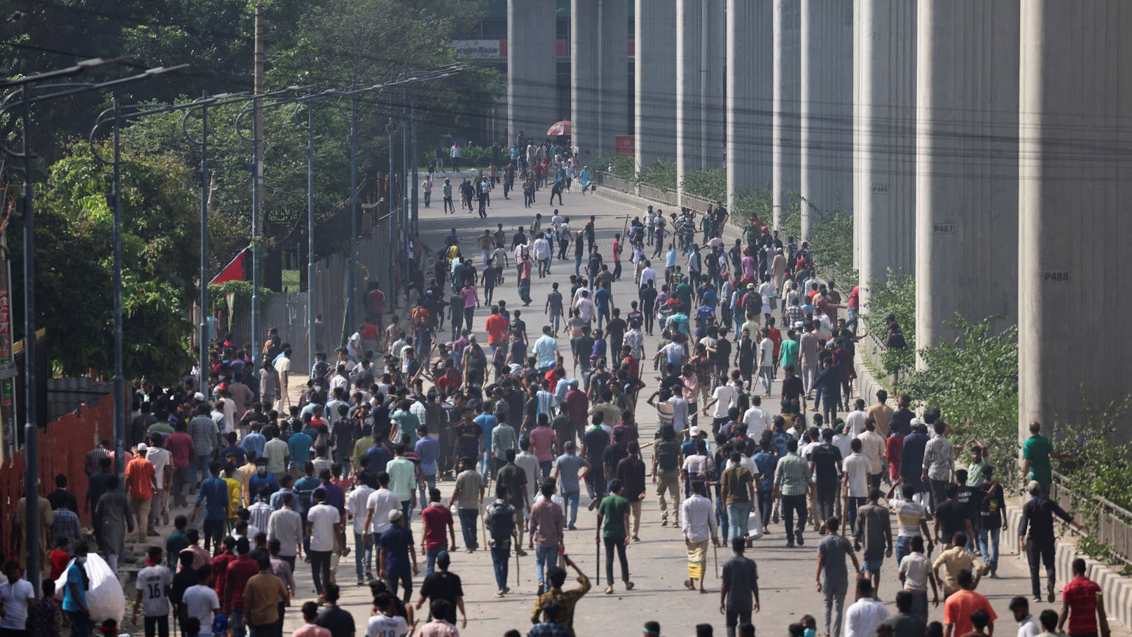 Bangladesch: Premier tritt und zurück und flieht