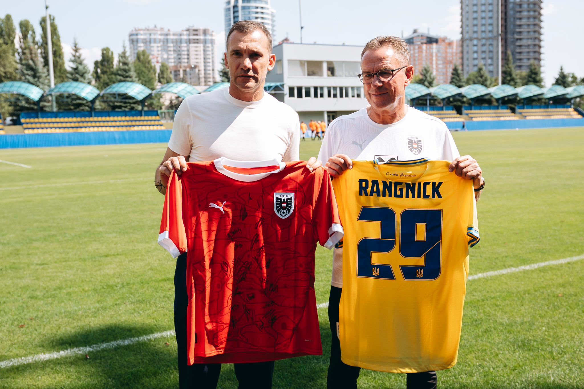 Ralf Rangnick mit Ukraines Verbandschef Andrij Schewtschenko