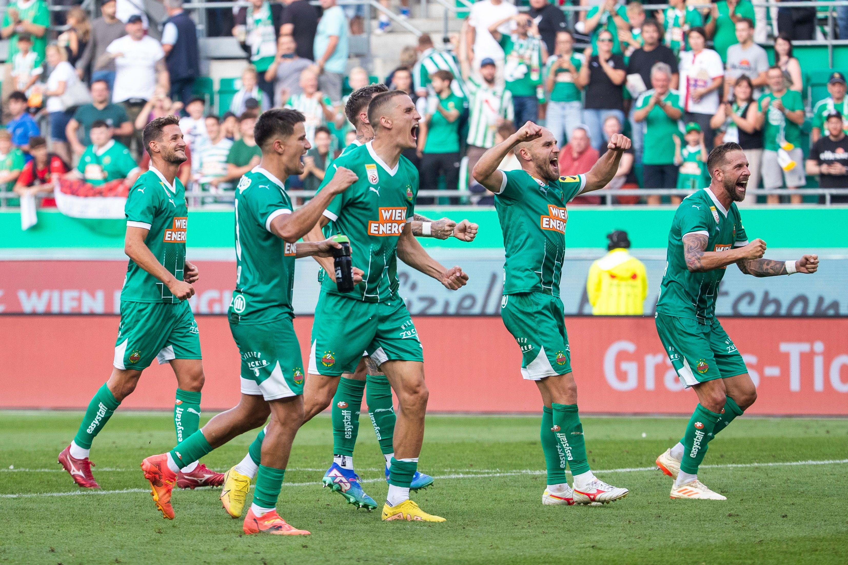 Rapid jubelt über einen Traumstart.