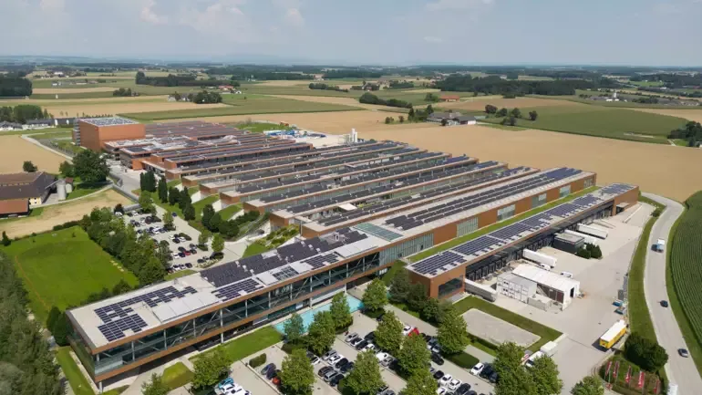 Die nächste bittere Nachricht für Fronius: Der Technologie-Konzern muss eine Kartell-Buße zahlen.