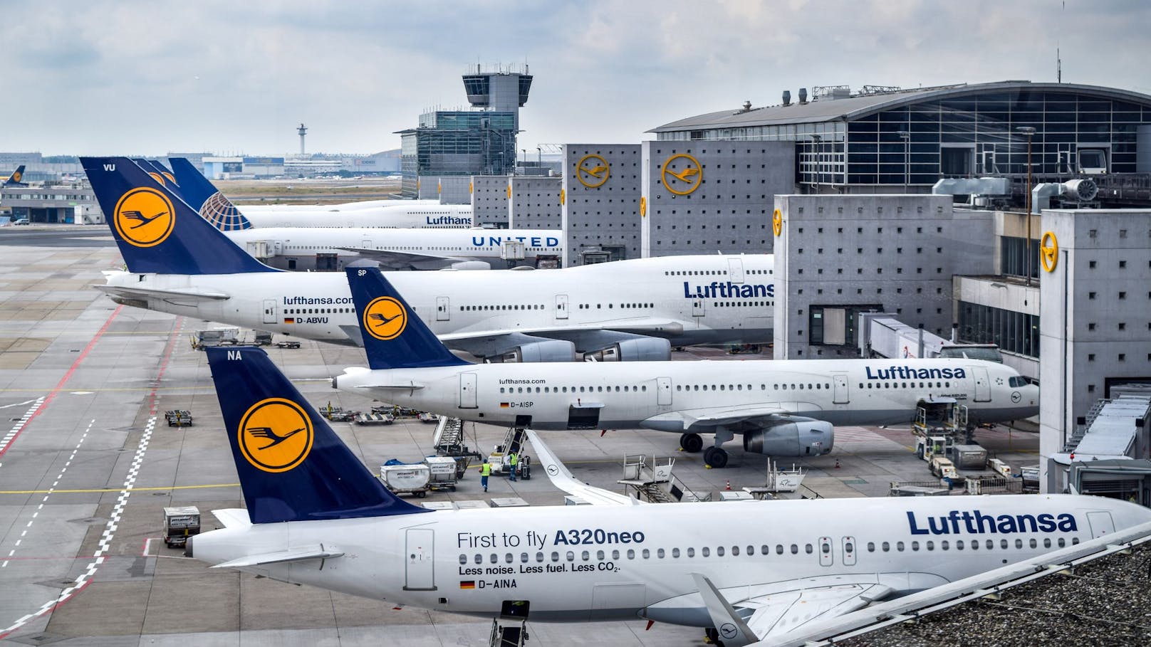 Lufthansa warnt vor neuer Protestform von Klimaklebern