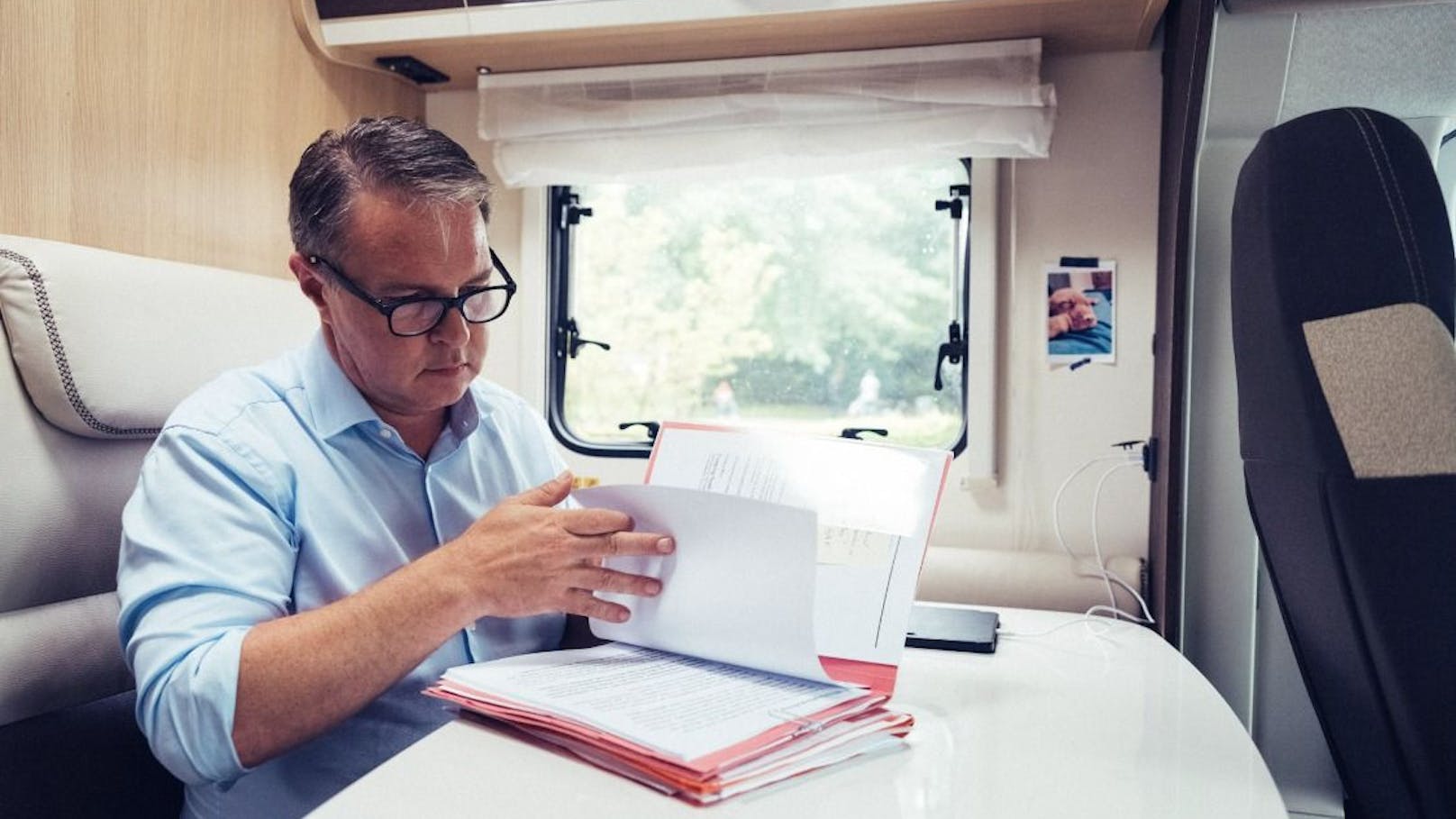 Andreas Babler tourt im Wohnmobil durch Österreich.