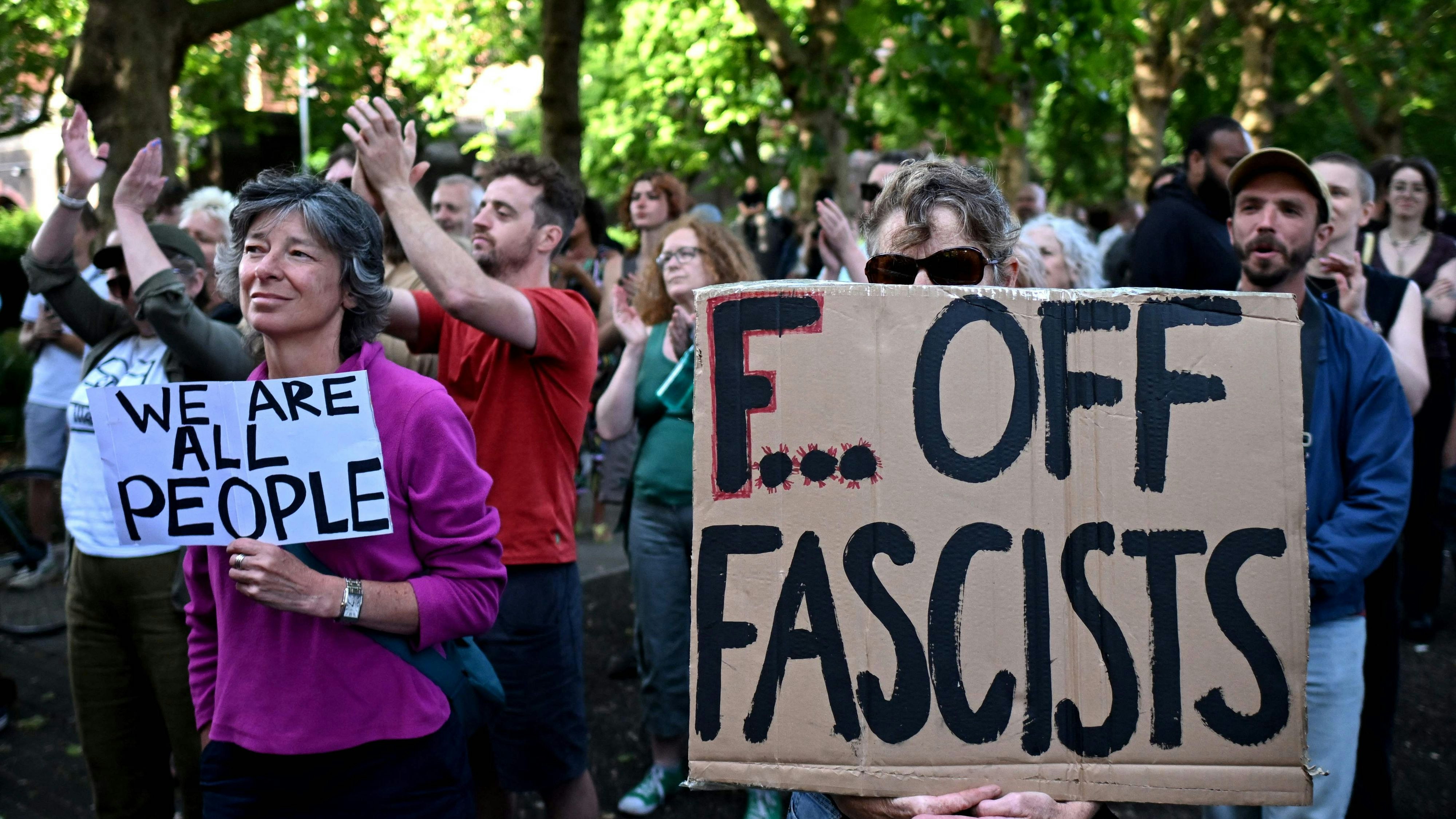 Antifaschistischer Gegenprotest in Bristol am 3. August