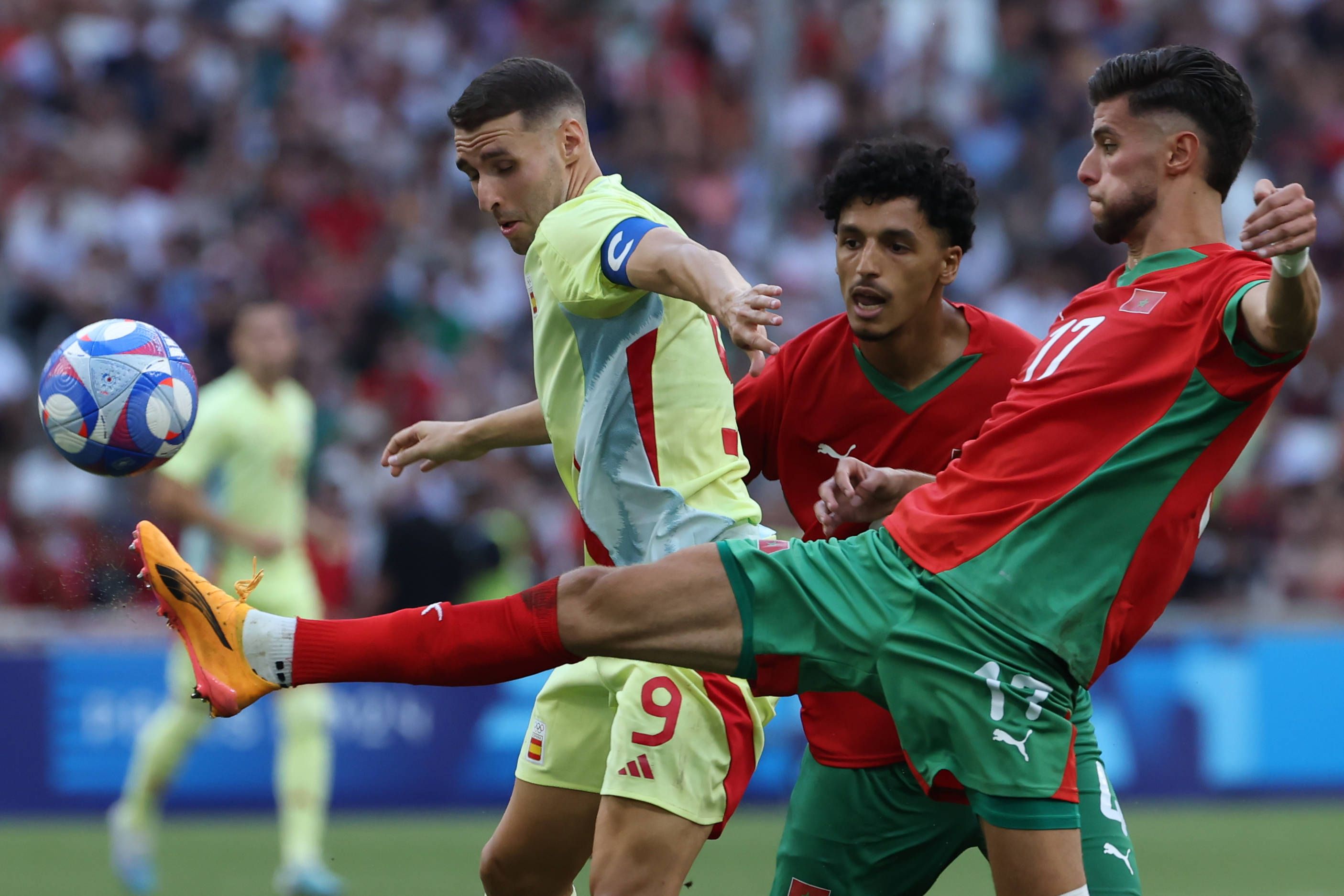 Spanien ringt Marokko im olympischen Fußball-Halbfinale nieder.