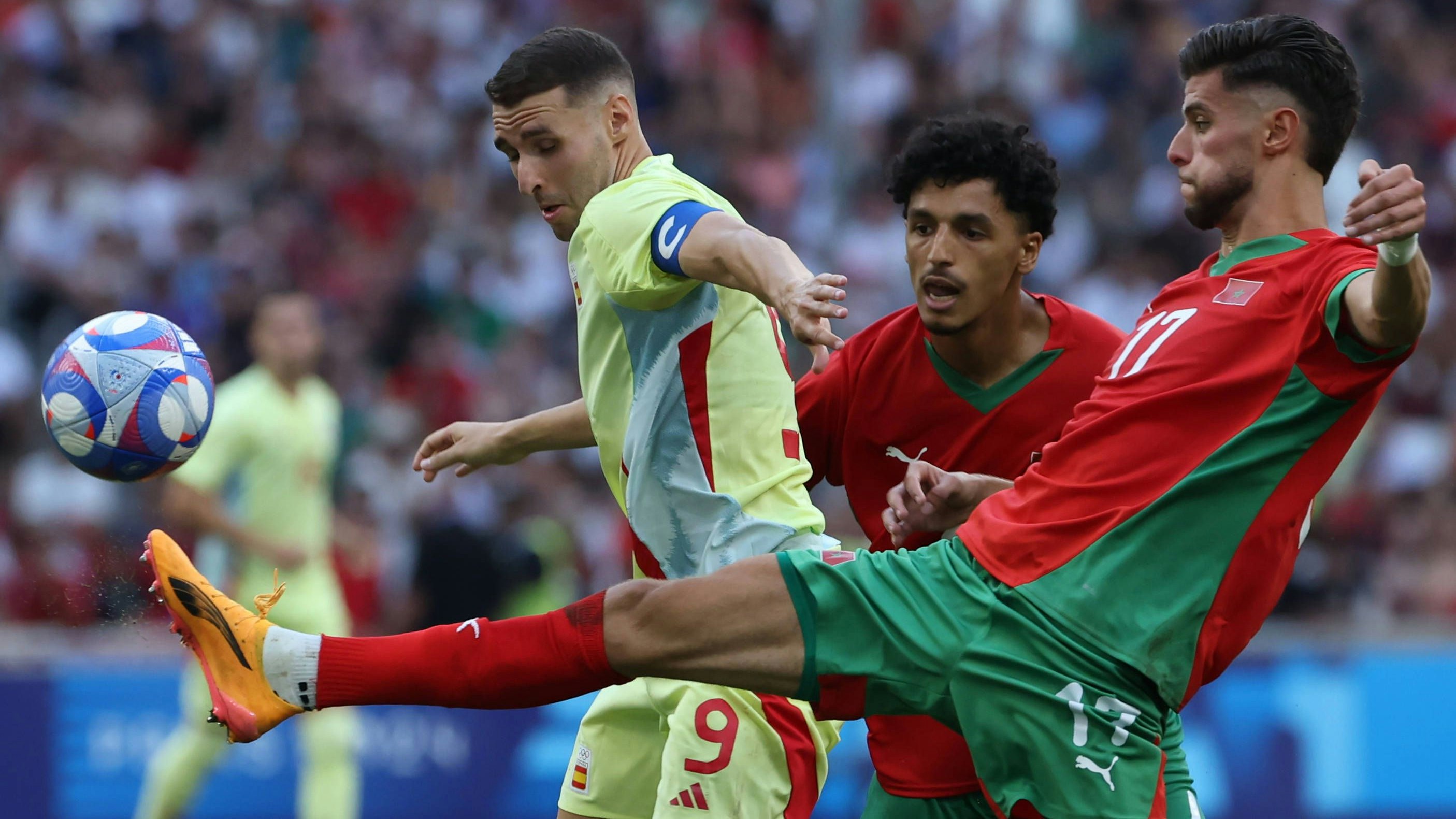 Spanien ringt Marokko im olympischen Fußball-Halbfinale nieder.