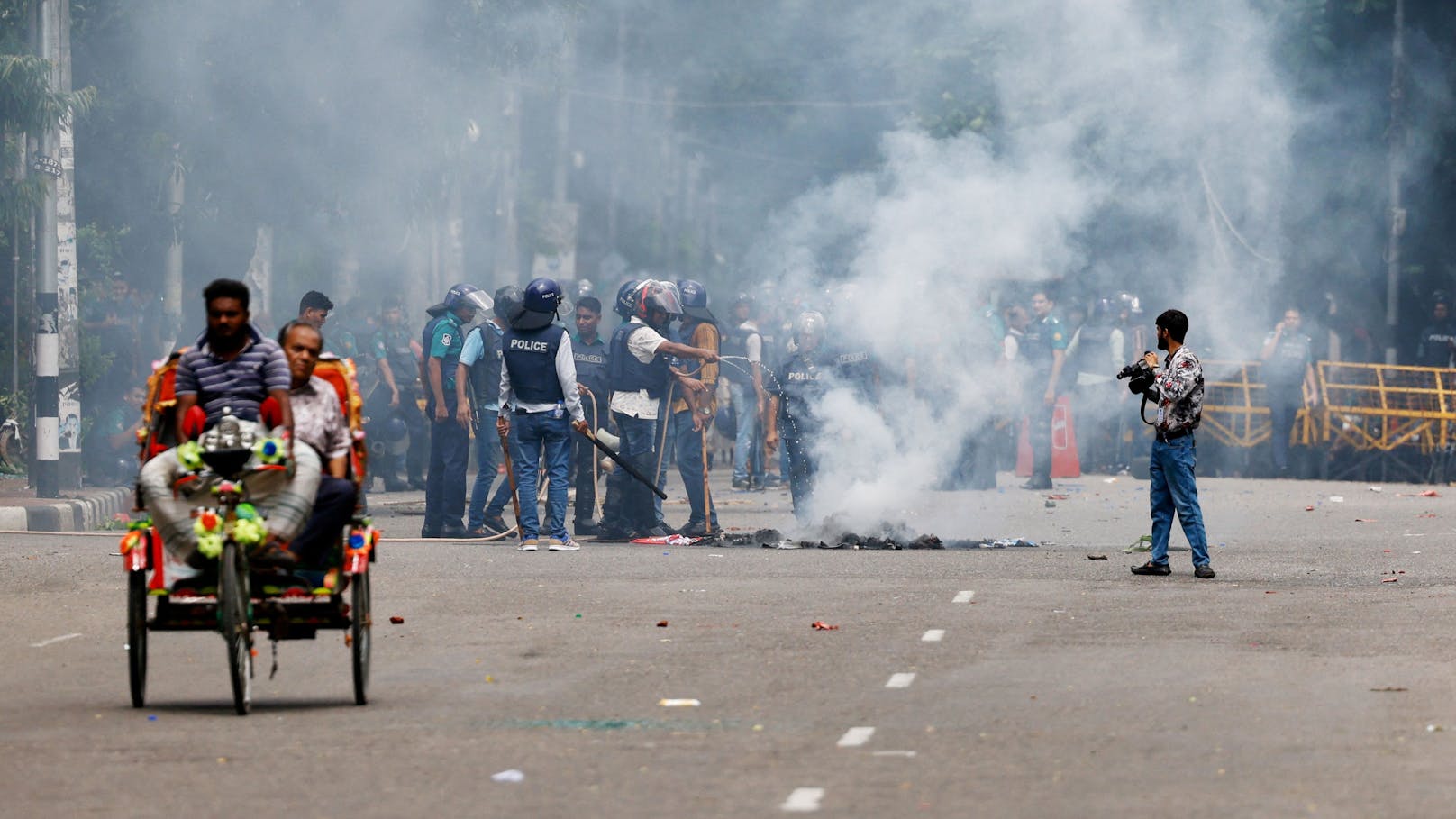 Mindestens 300 Tote bei Aufständen in Bangladesch