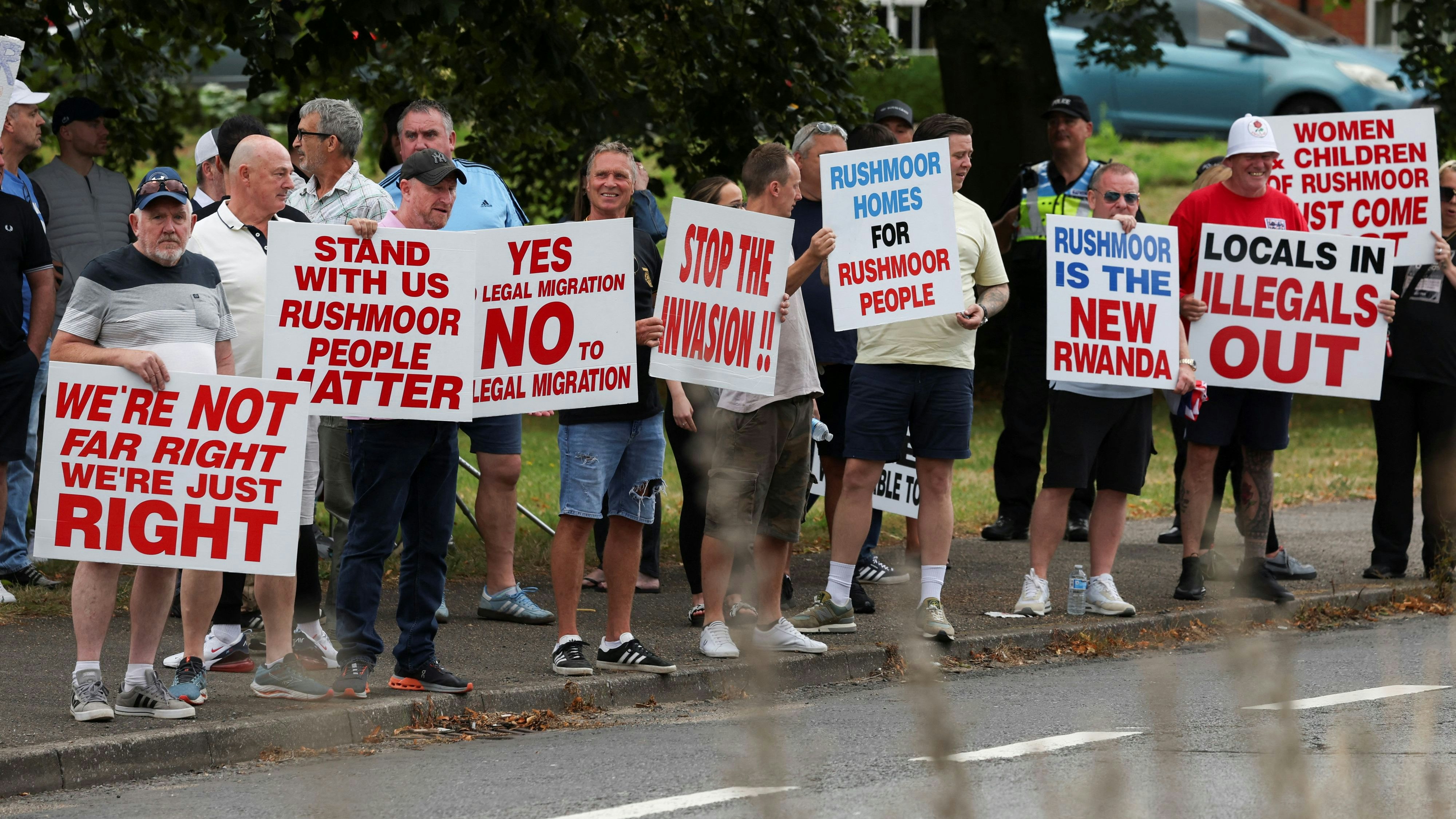 Gewaltlose Proteste gegen eine Flüchtlingsunterkunft in Aldershot am 4. August