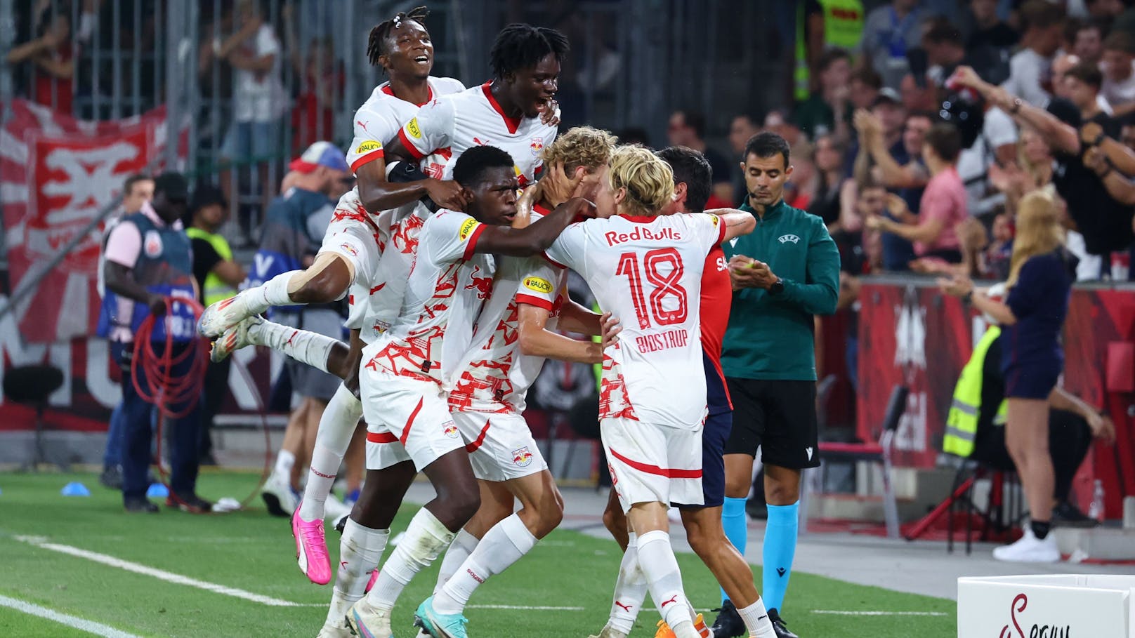 2:1! Salzburg gewinnt, kassiert Tor in letzter Minute