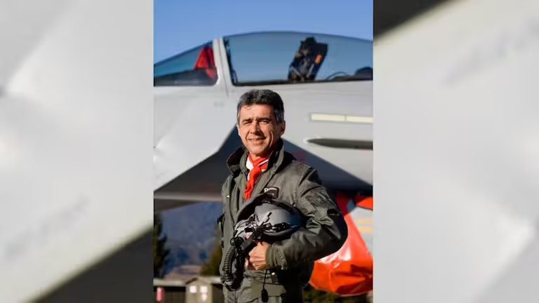 Heute.at - Missing Man-Manöver bei Begräbnis von Flieger-Legende