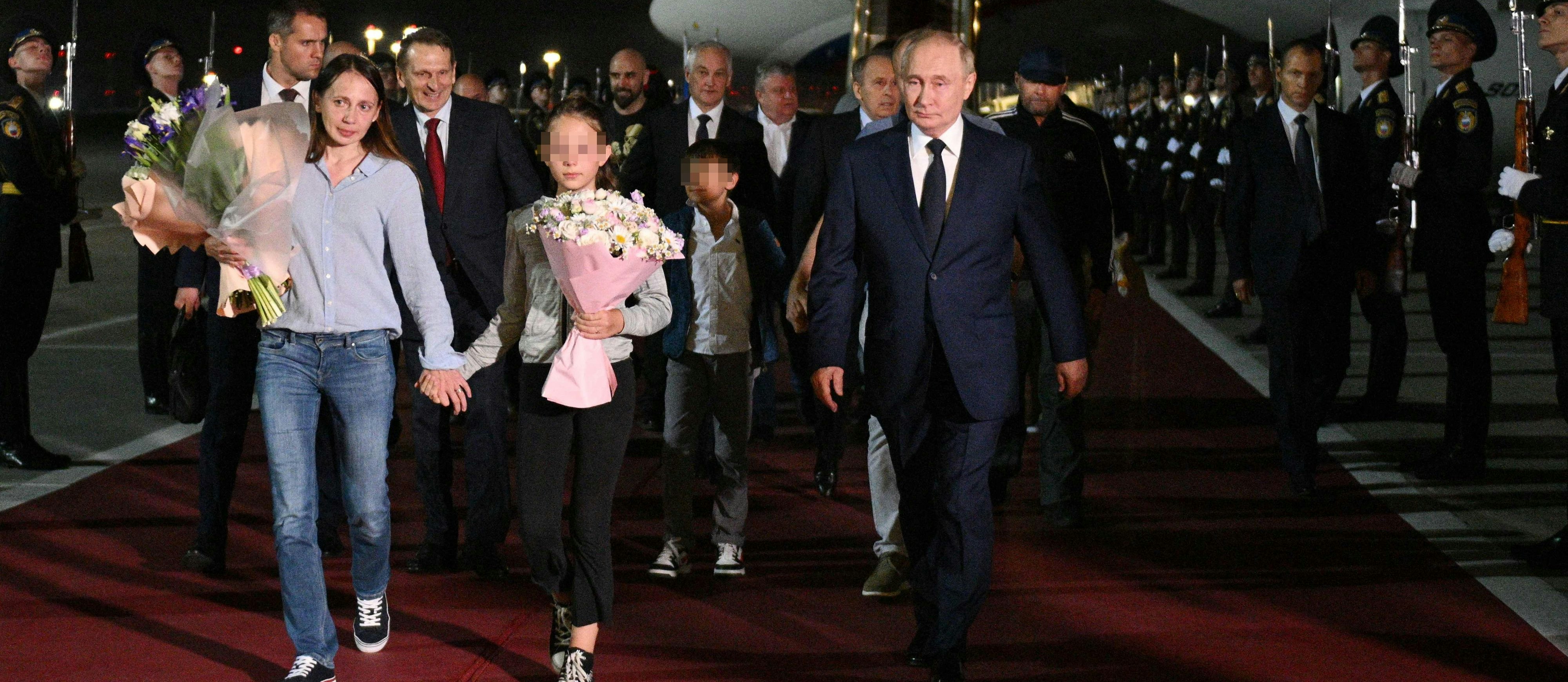 Die Spionagefamilie bei der Rückkehr nach Russland mit Präsident Wladimir Putin