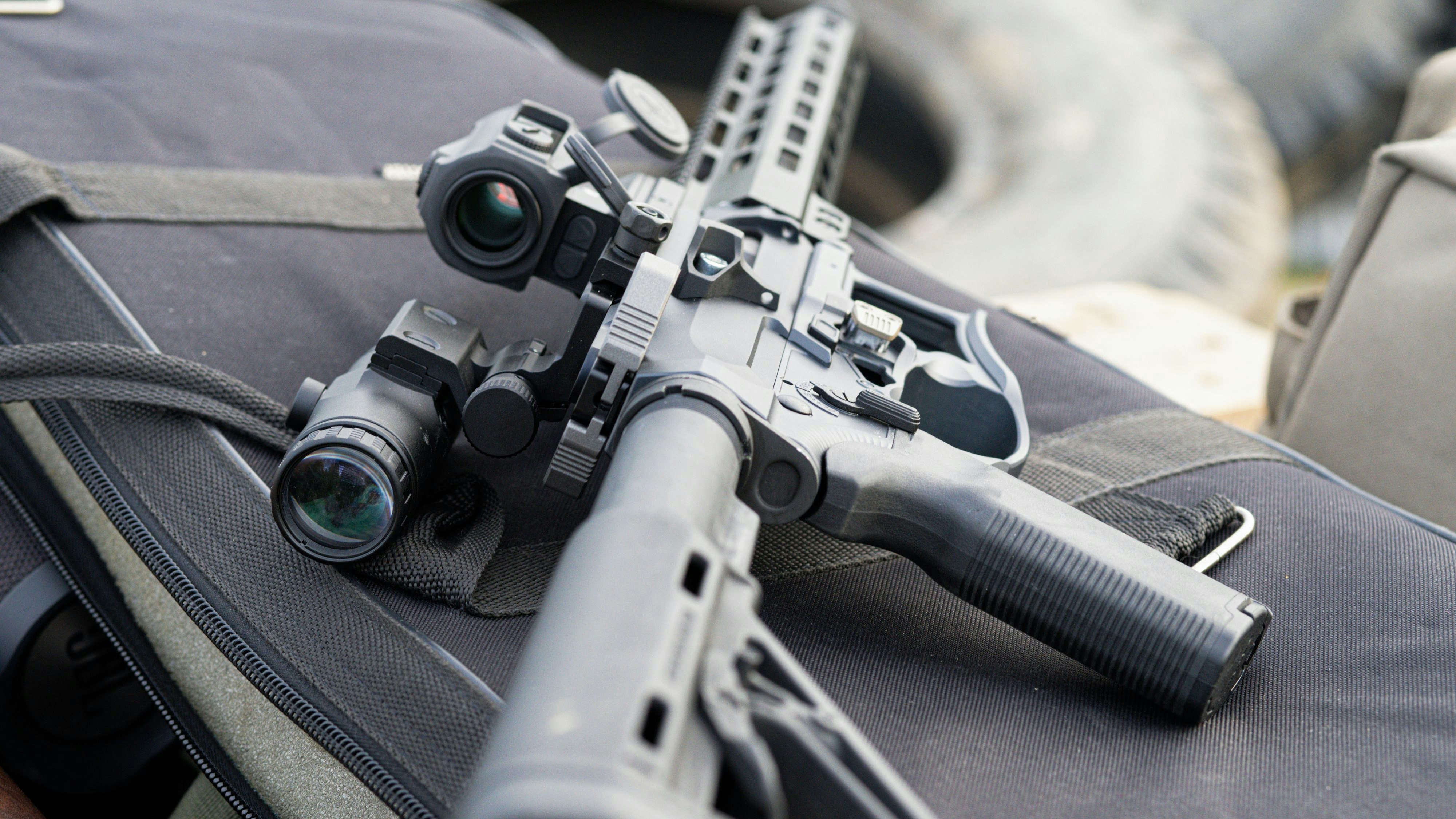 Bei ihm Zuhause fanden die Ermittler eine AR-15 – die am häufigsten verwendete Waffe von Amokläufern in den USA.