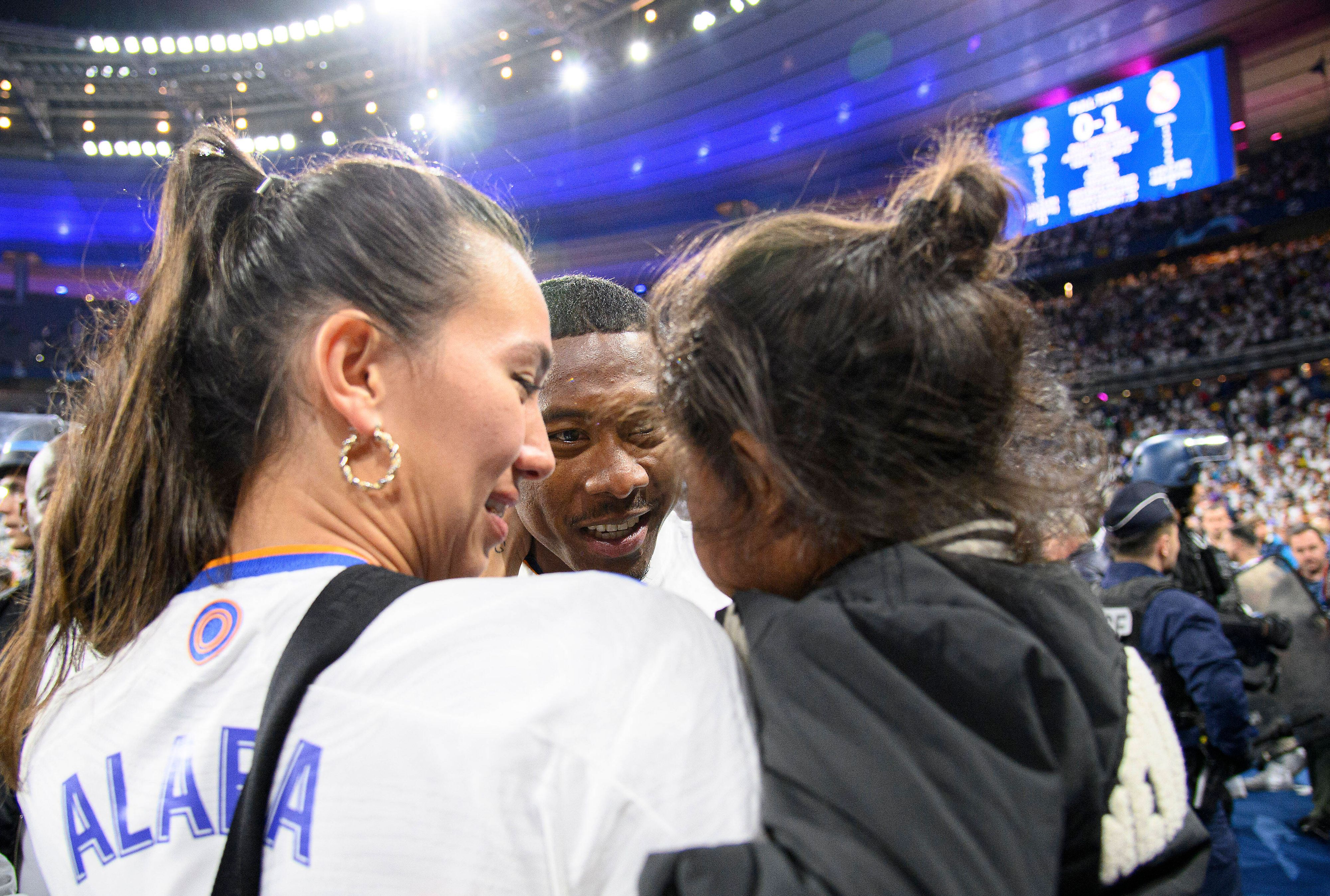 David Alaba und seine Familie urlauben gerade am Strand. 