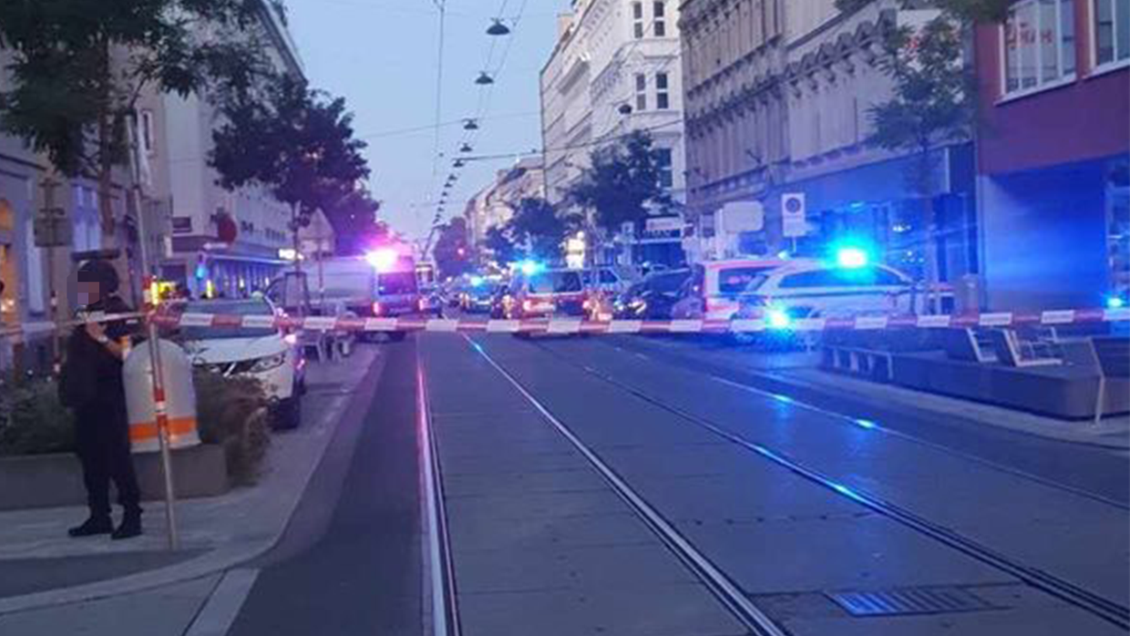 Polizeigroßeinsatz in der Thaliastraße. Am Dienstagabend wurden die Straßen abgesperrt.