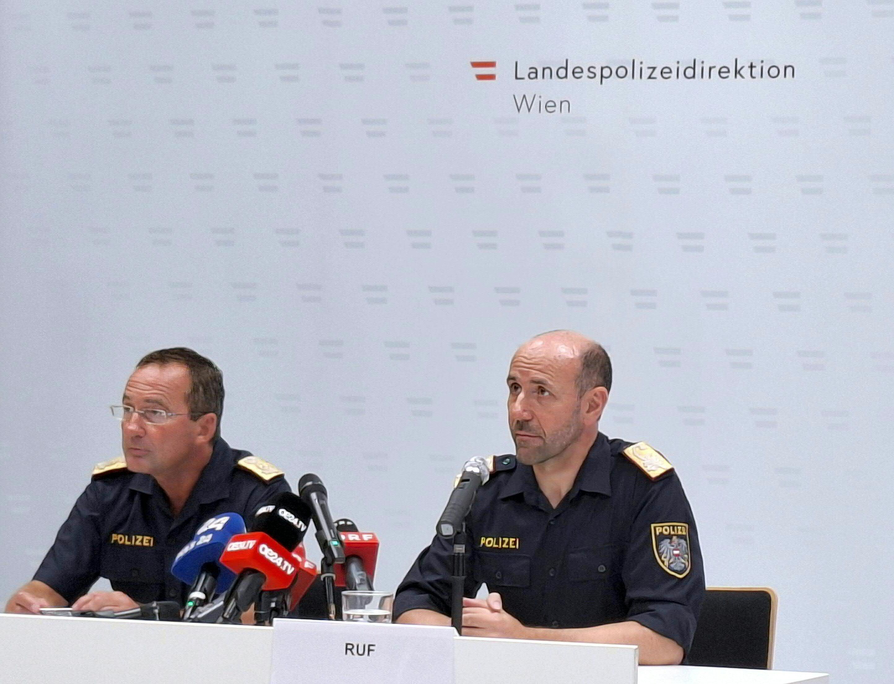 Der Wiener Landespolizeipräsident Gerhard Pürstl und der Generaldirektor für die öffentliche Sicherheit, Franz Ruf machten am 7. August die Terrorpläne des 19-jährigen Ternitzer IS-Fanatikers öffentlich.