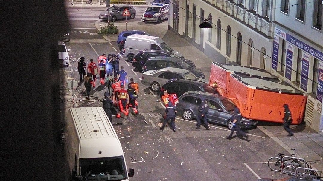 Heute.at - Cobra stürmt Wohnung in Wien nach Schüssen – Mann tot