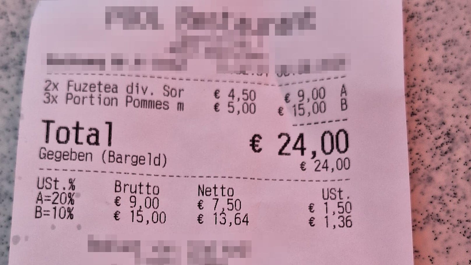 Drei mal Pommes und zwei Getränke kosten fast 25 Euro.