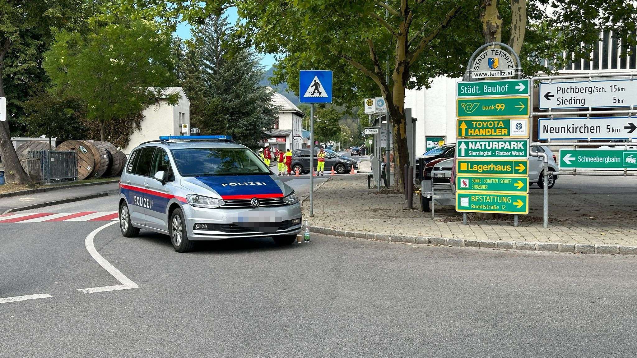 Die Polizei rauscht durch Ternitz - Spezialkräfte waren mit Hausdurchsuchungen beschäftigt.