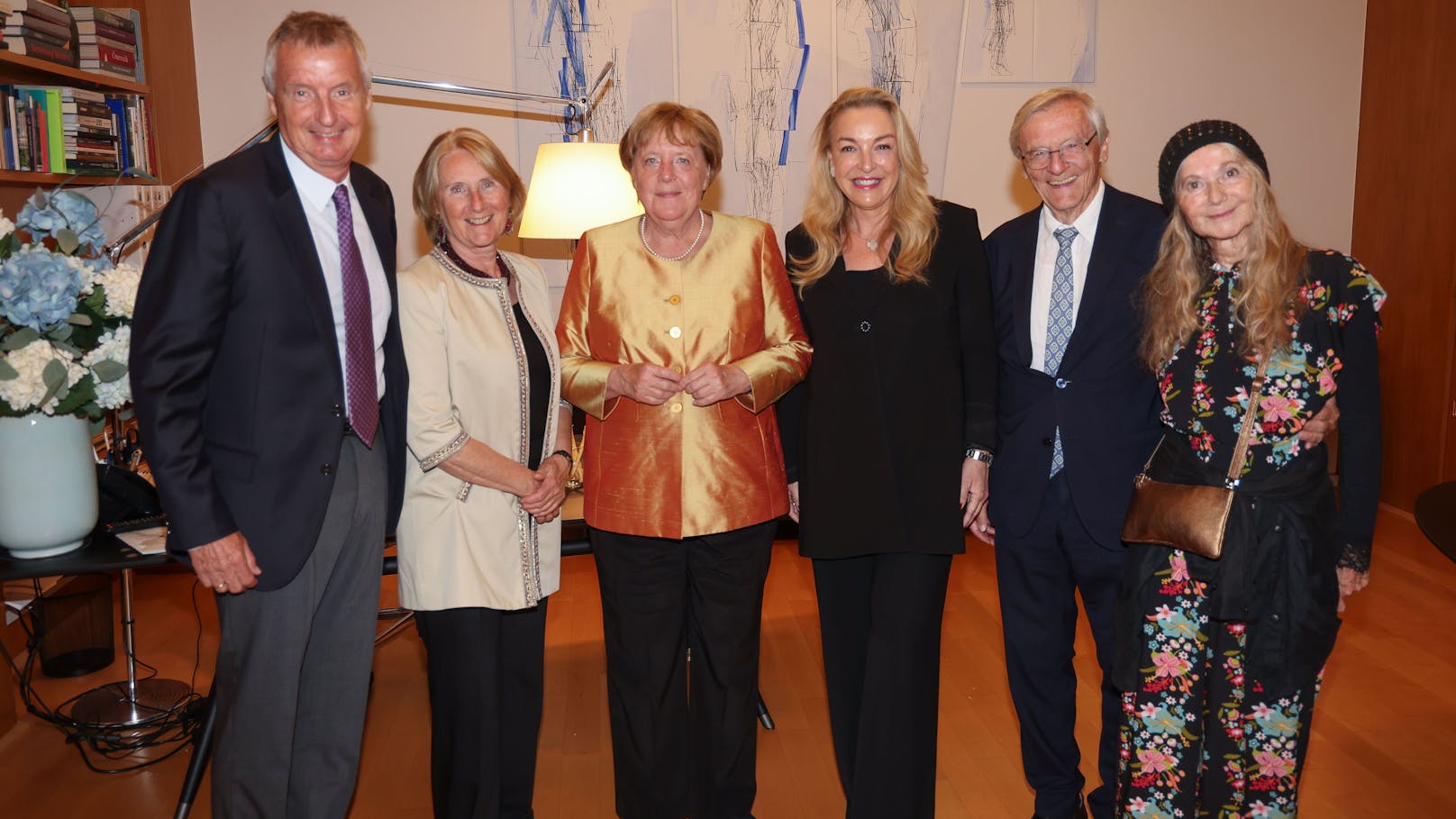 v.l. Martin und Ilse Bartenstein, Festspielpräsidentin Kristina Hammer, Ex-Bundeskanzlerin Angela Merkel, Ex-Bundeskanzler Wolfgang Schüssel mit Ehefrau Gigi.