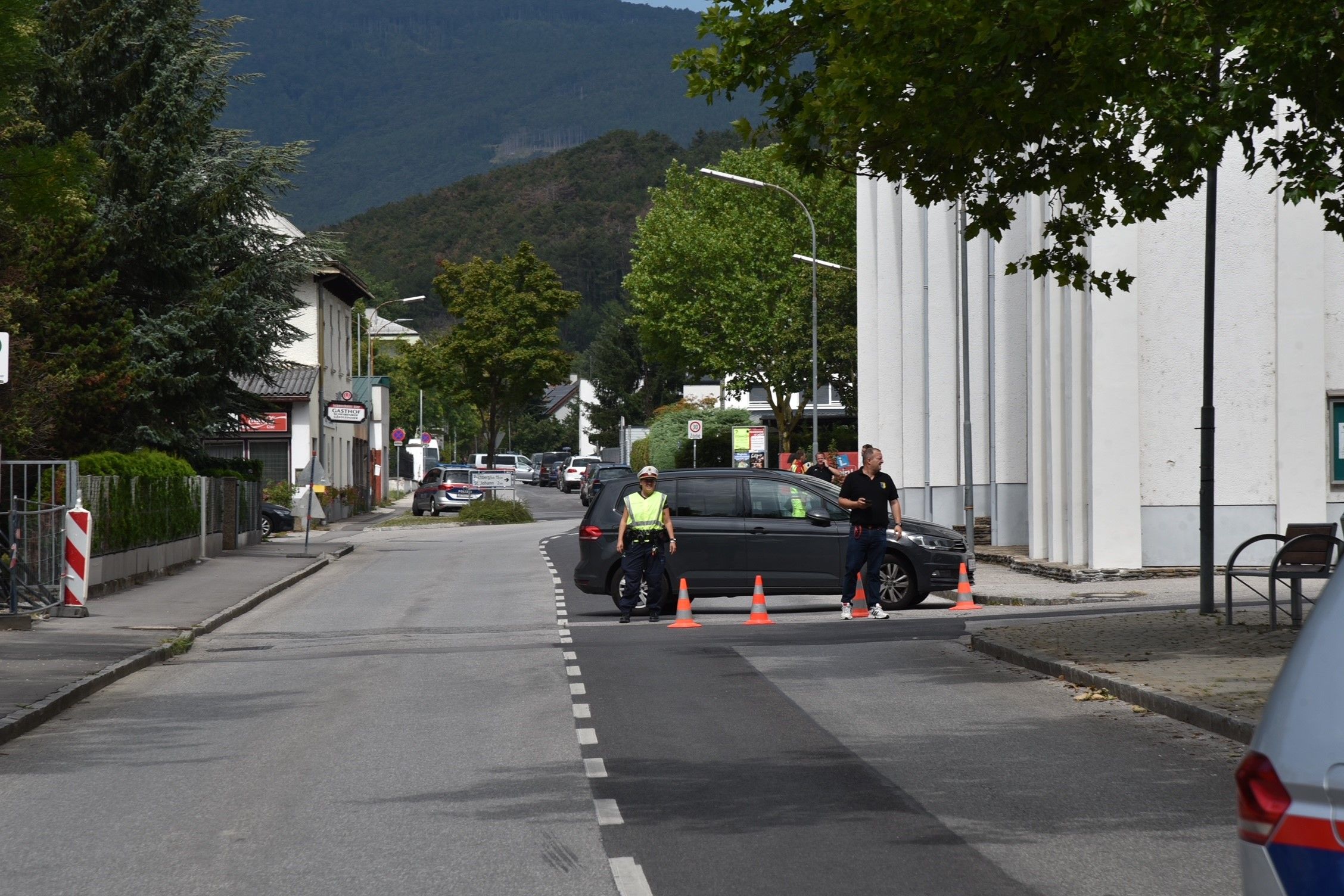 Riesiger Polizei-Einsatz im niederösterreichischen Ternitz.