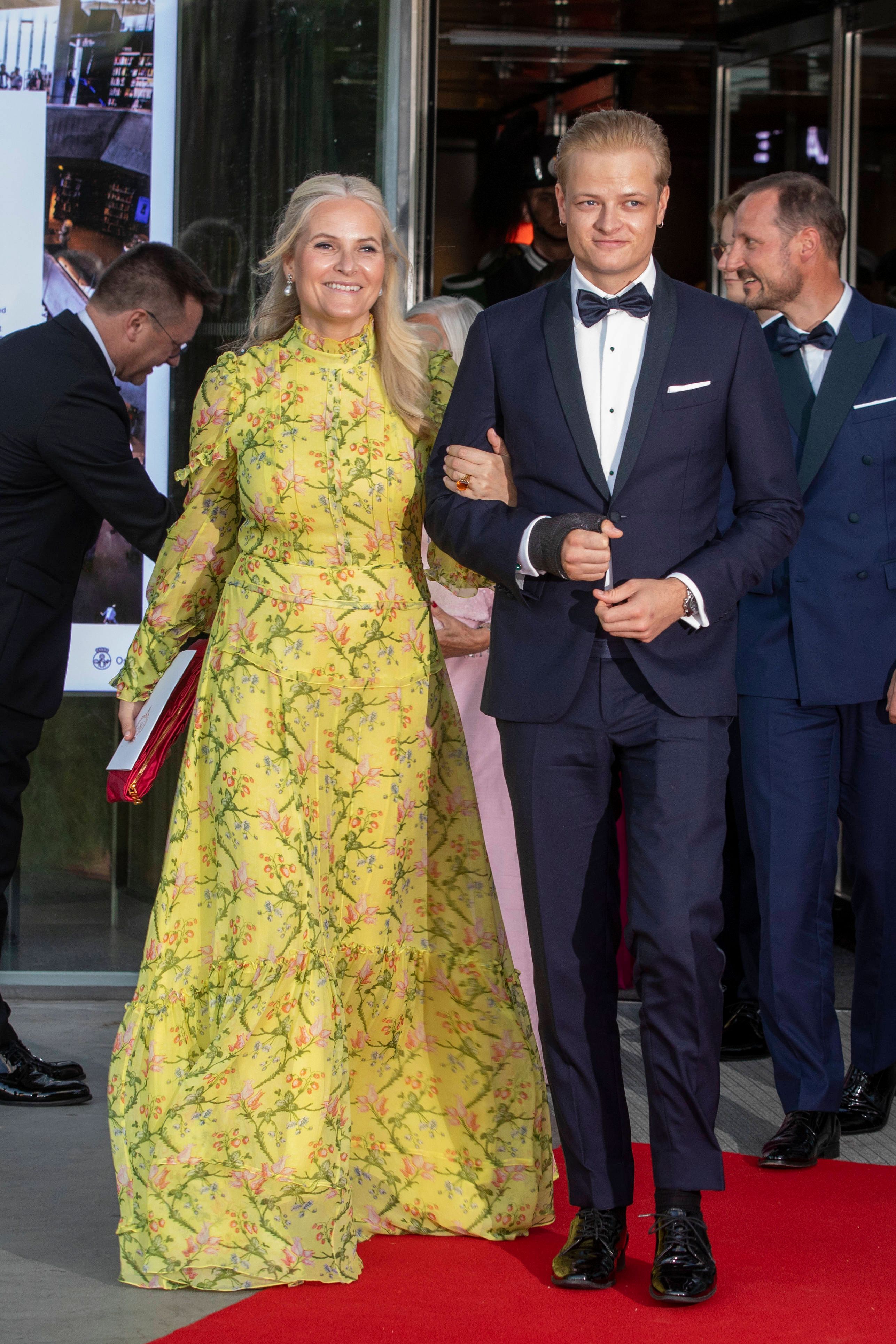 Marius Borg Höiby (l.) ist der Sohn von Kronprinzessin Mette-Marit und Stiefsohn des norwegischen Thronfolgers Haakon.