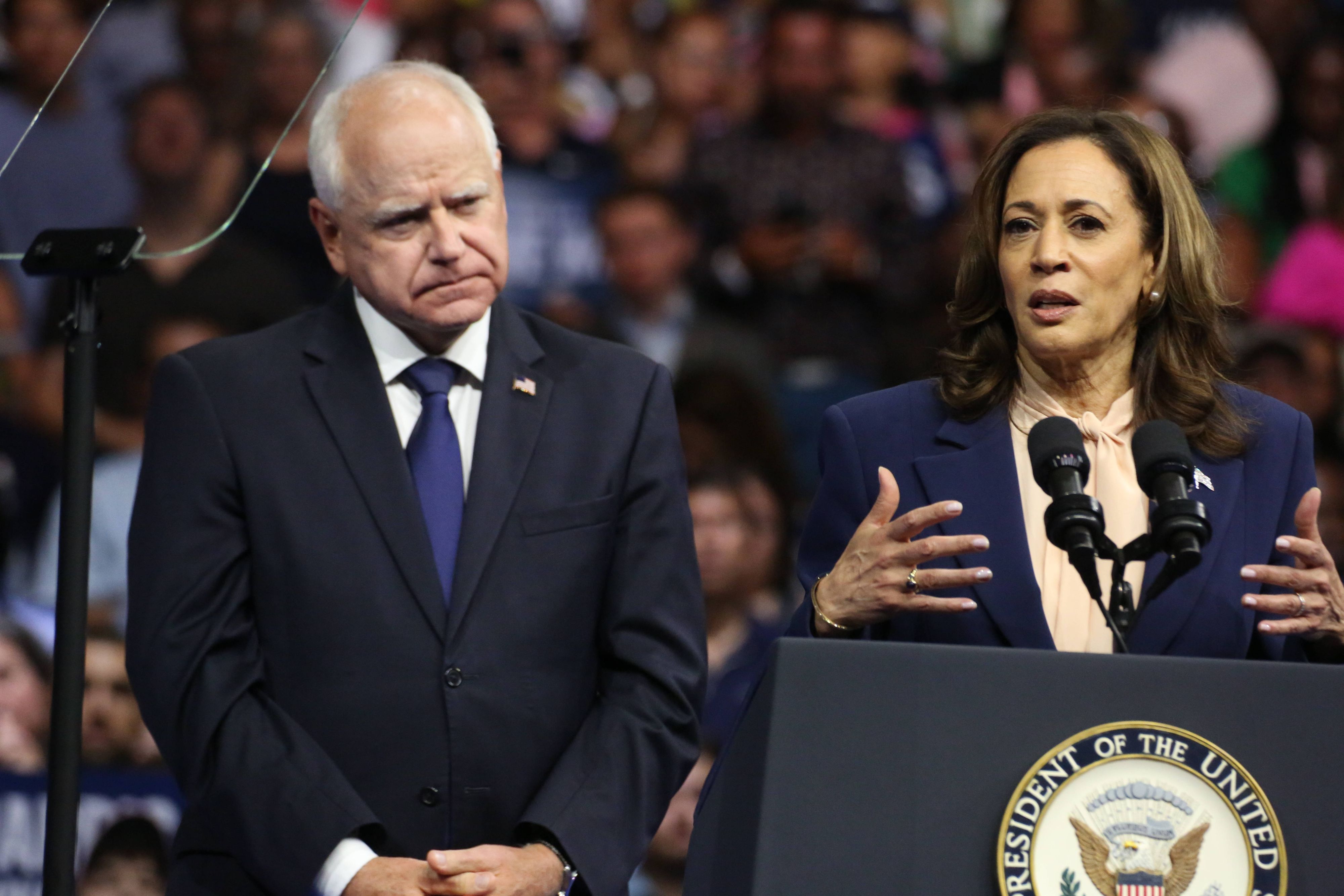 Kamala Harris tritt zusammen mit ihrem Vizepräsidentschaftskandidaten Tim Walz in Philadelphia auf. (6. August 2024)