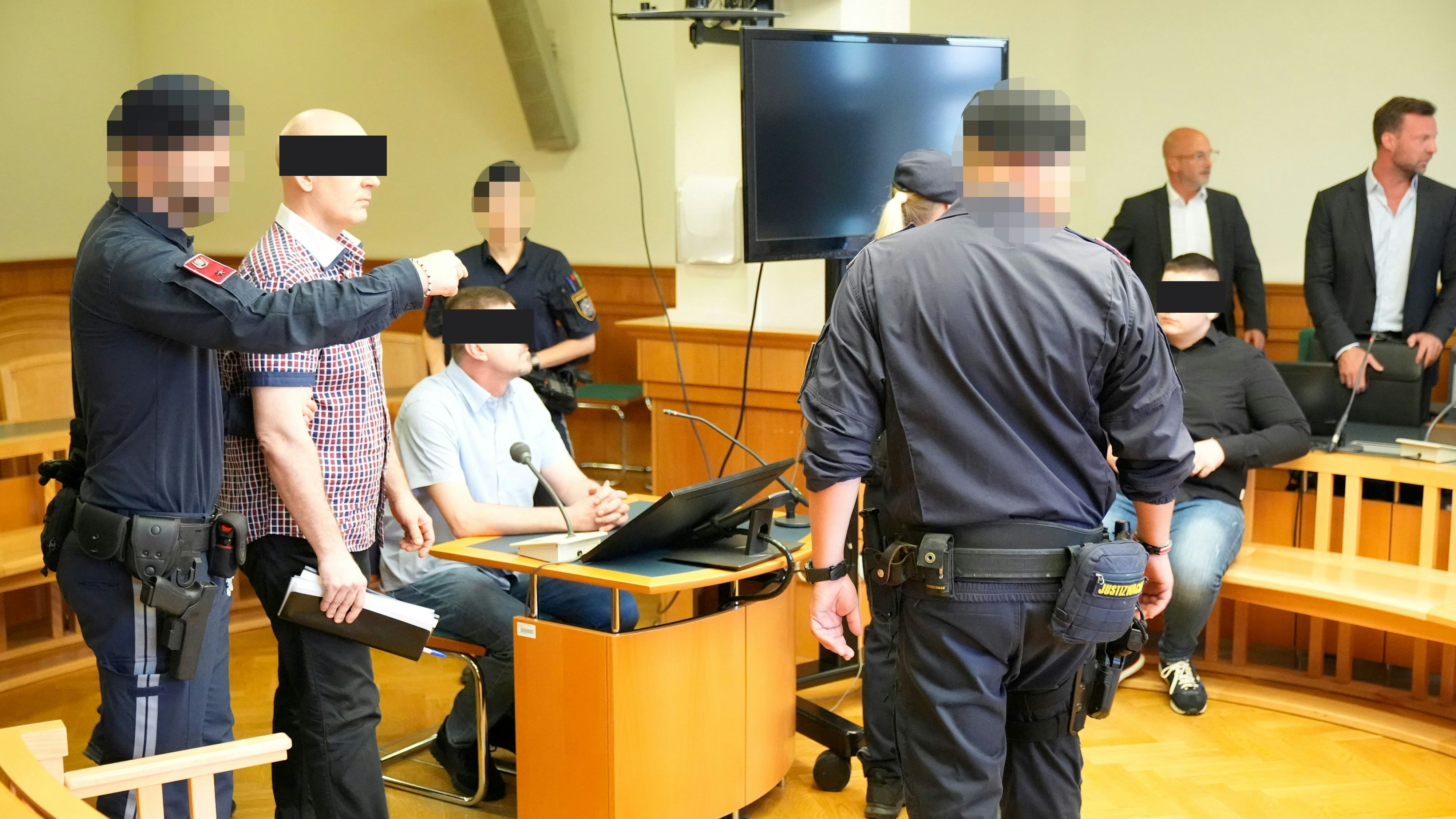 Heute.at - Koks in Brettern geschmuggelt: Drogenbande vor Gericht