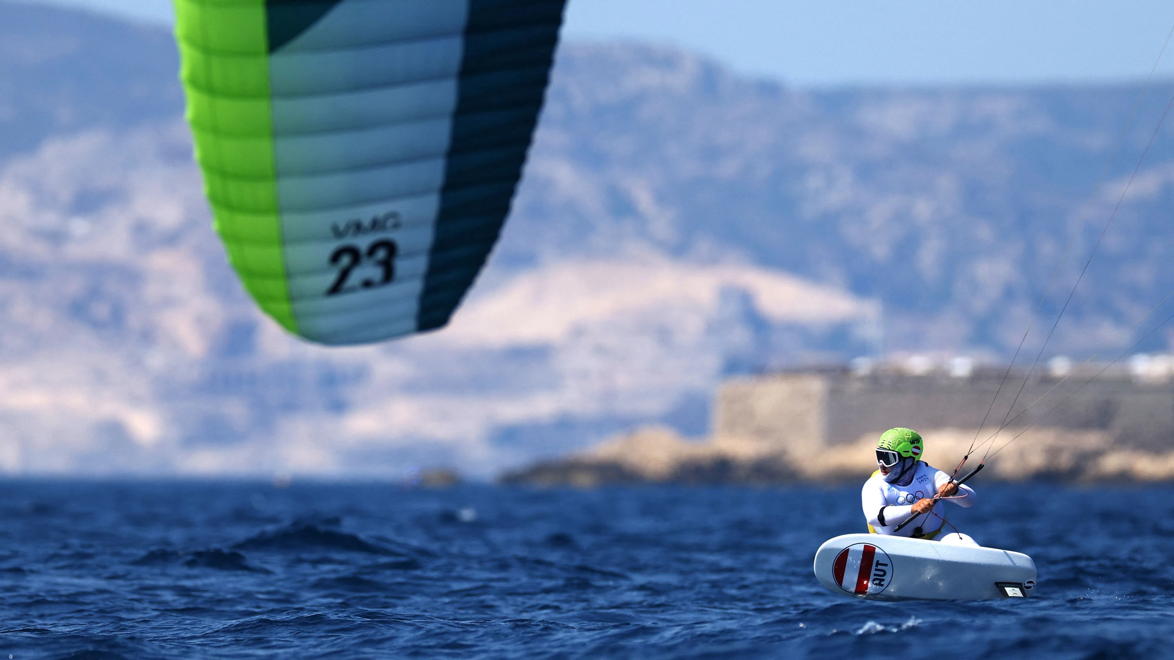 Kitesurfer Valentin Bontus. 