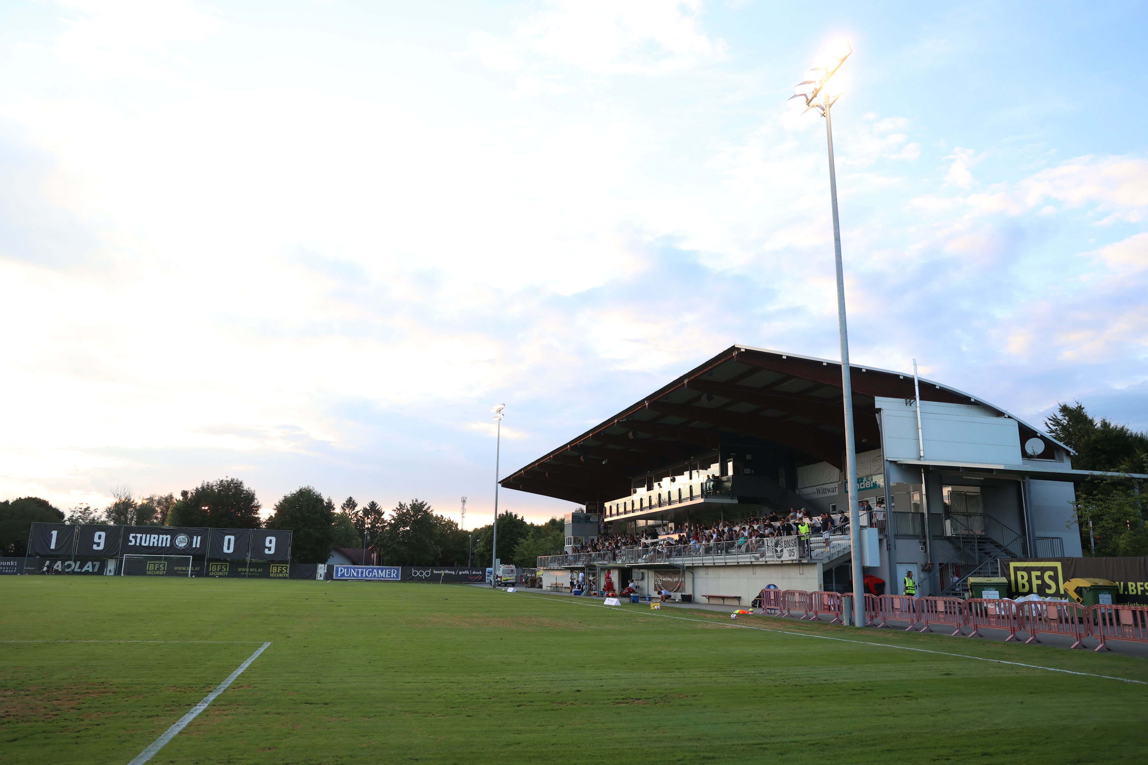Das Stadion in Gleisdorf sorgt bei Sturm für Sorgenfalten.