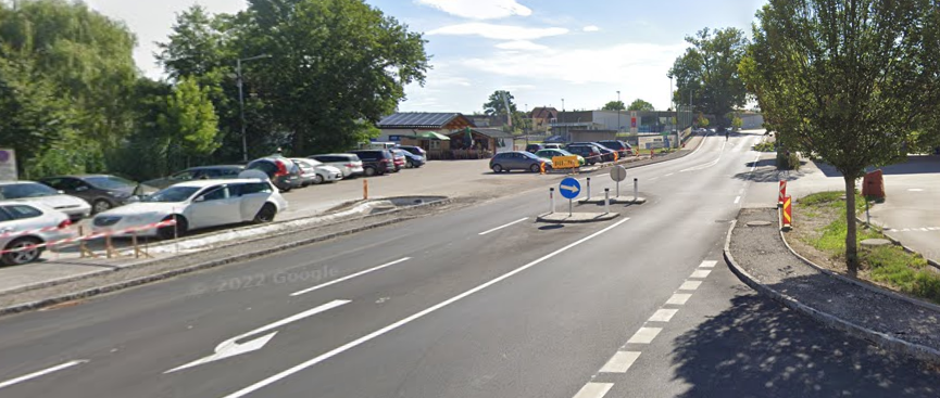 Der Unfall mit zwei zwei Verletzten und Fahrerflucht passierte auf der B129 in Waizenkirchen.