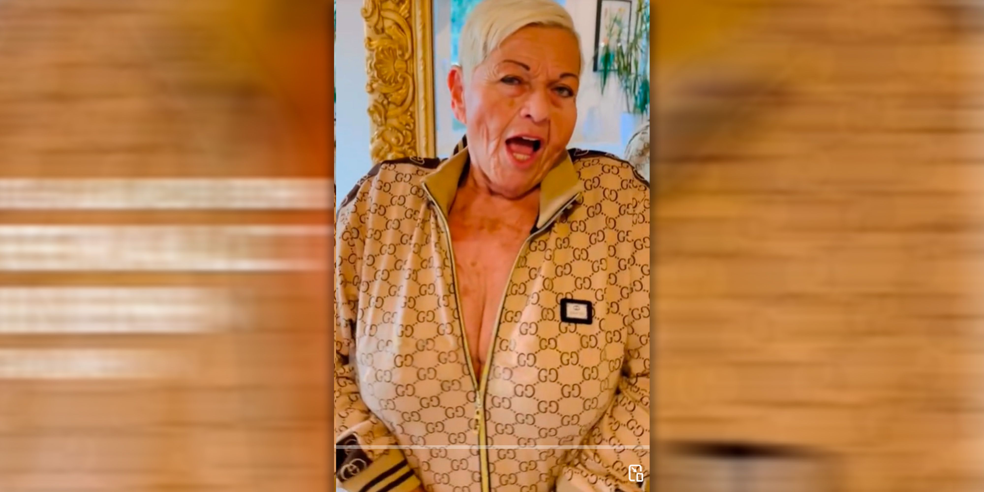 Jazz Gitti komplett in Gucci.