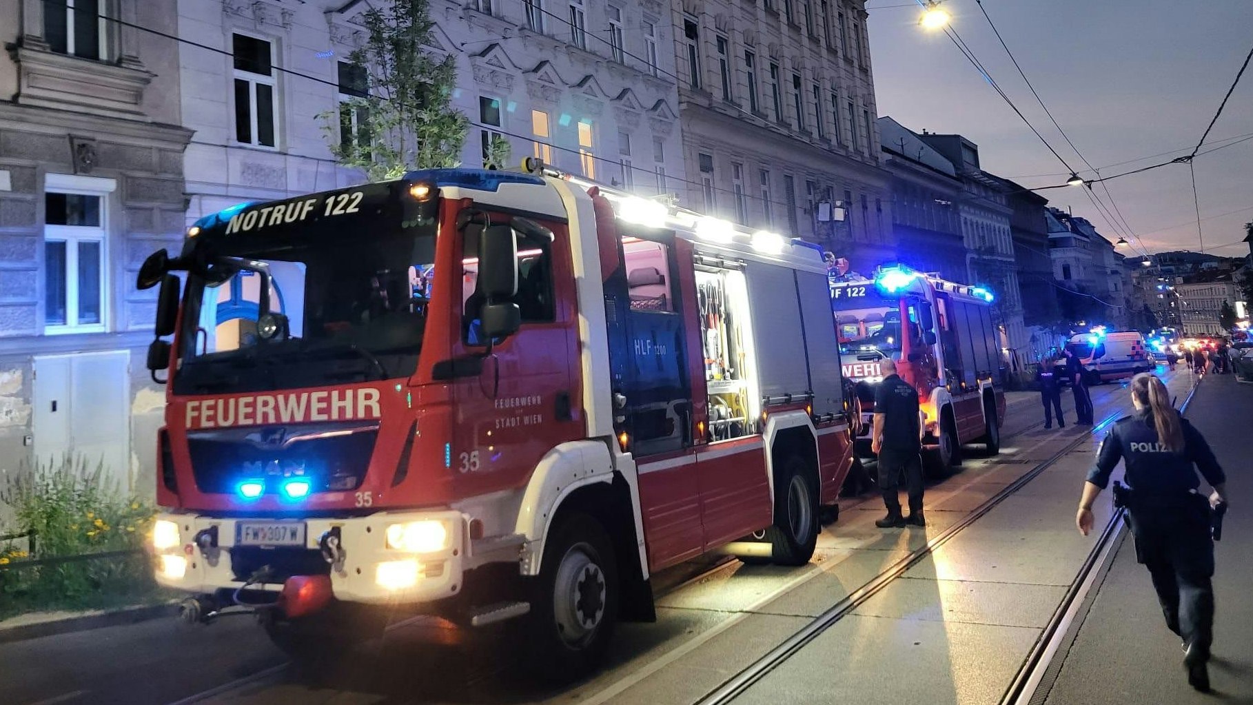 Zimmerbrand mit Menschenrettung in der Panikengasse. 