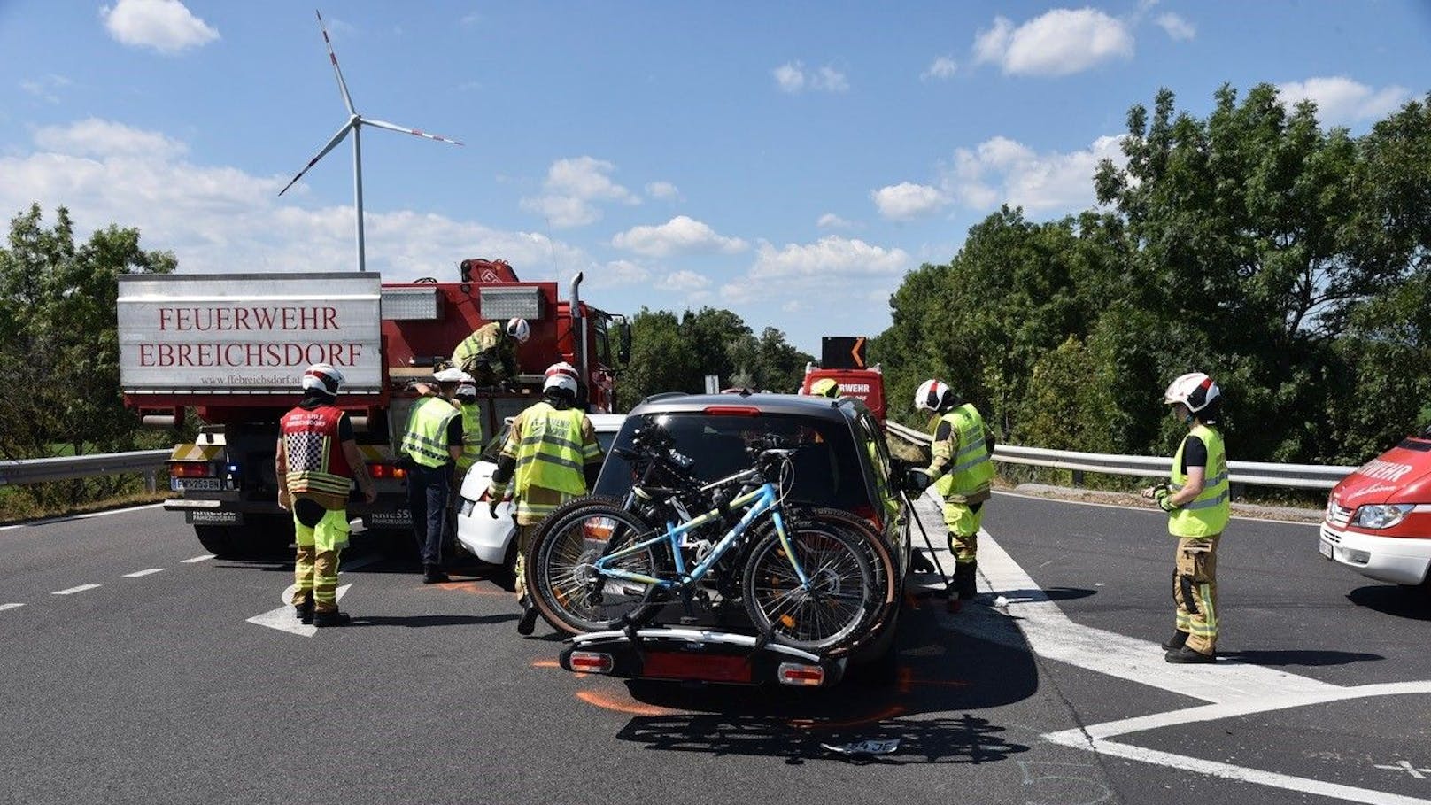 Der Unfall forderte zum Glück nur zwei leicht Verletzte. Die Kinder kamen ohne Verletzungen davon.