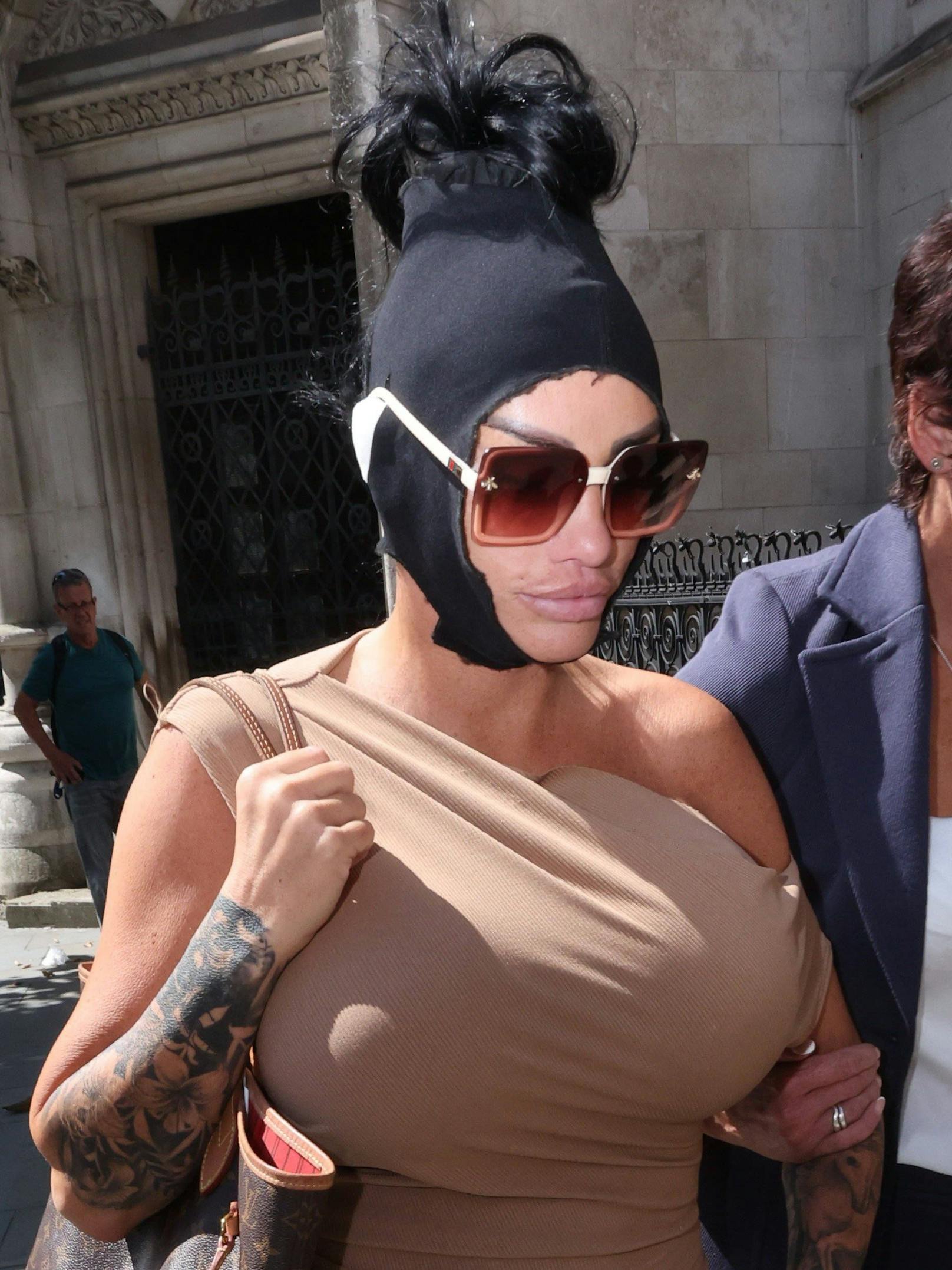 Katie Price kam nach ihrem Facelift vor Gericht.