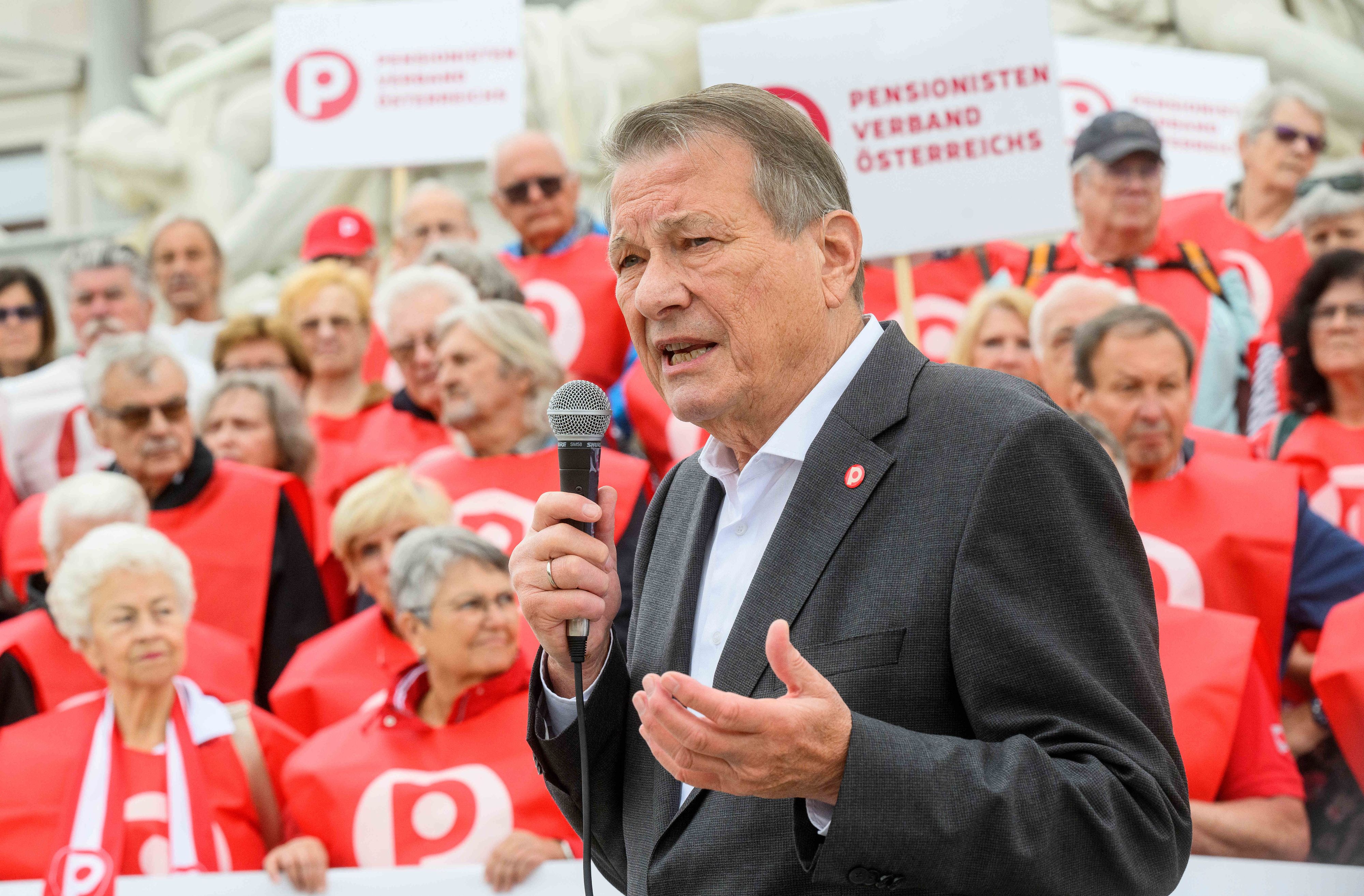 Peter Kostelka, der Präsident des Pensionistenverbands, bei einer Protestaktion 2023