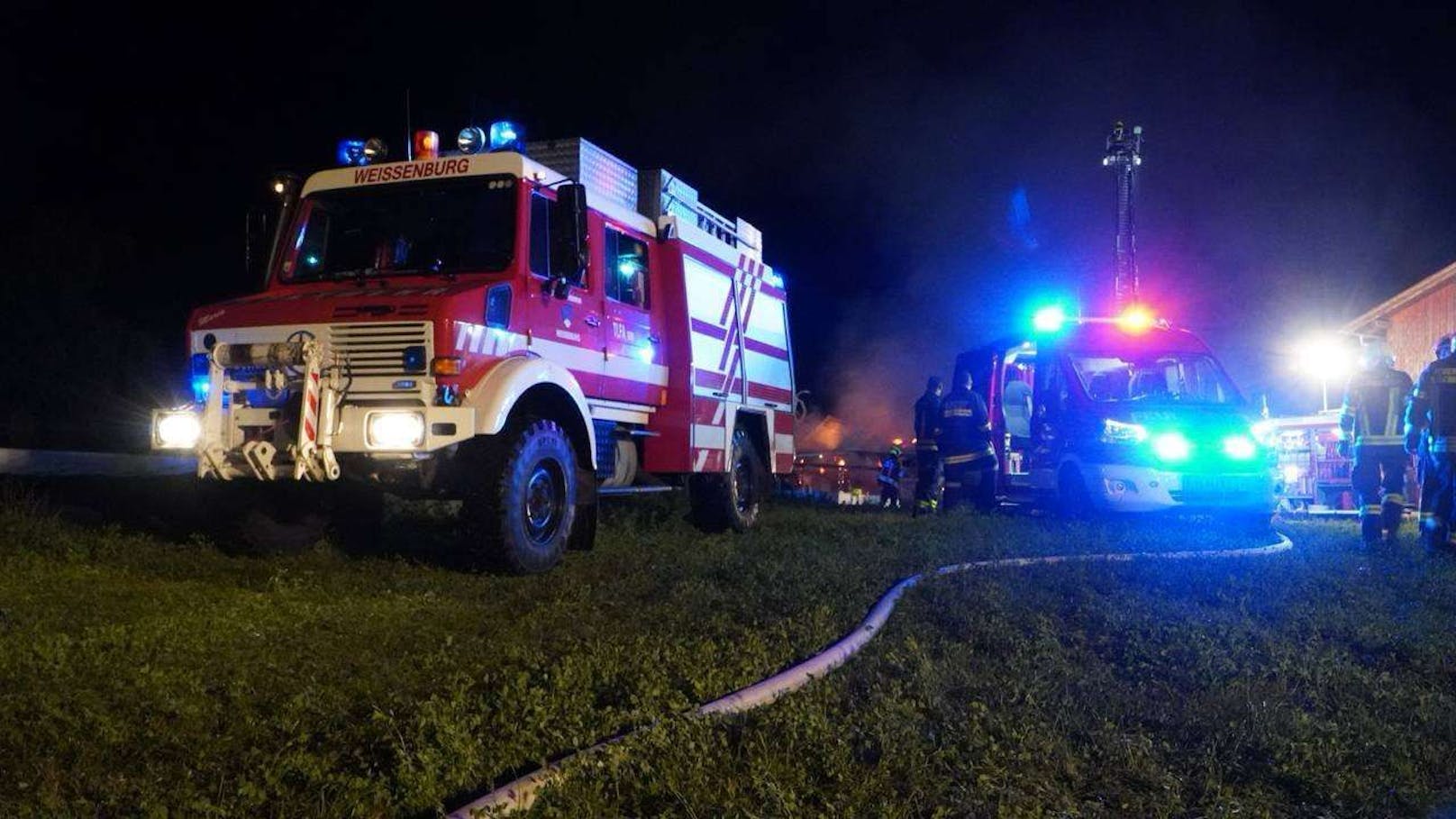 Kurz vor 03:00 Uhr morgens wurde der Abschnitt Kirchberg zu einem B3 Scheunenbrand mit der Info "Scheune in Vollbrand" alarmiert. Mehrere Rinder konnten nicht mehr gerettet werden.