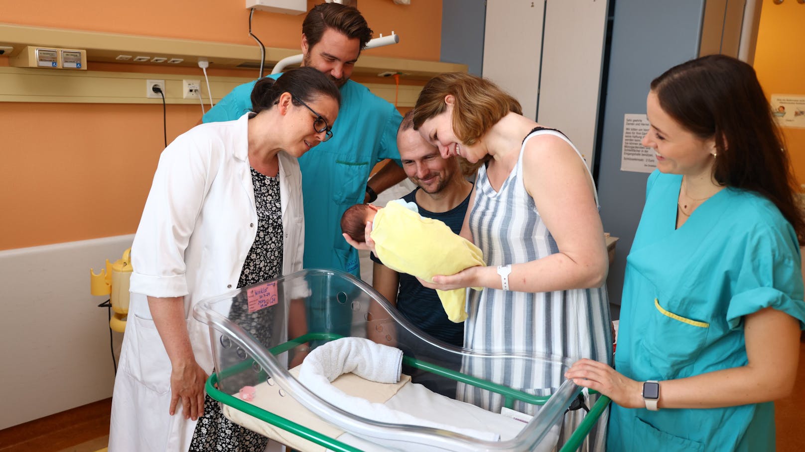 Corinna Mama und Baby Hanna verdanken natürliche Entbindung den Spezialisten in der Klinik Donaustadt.