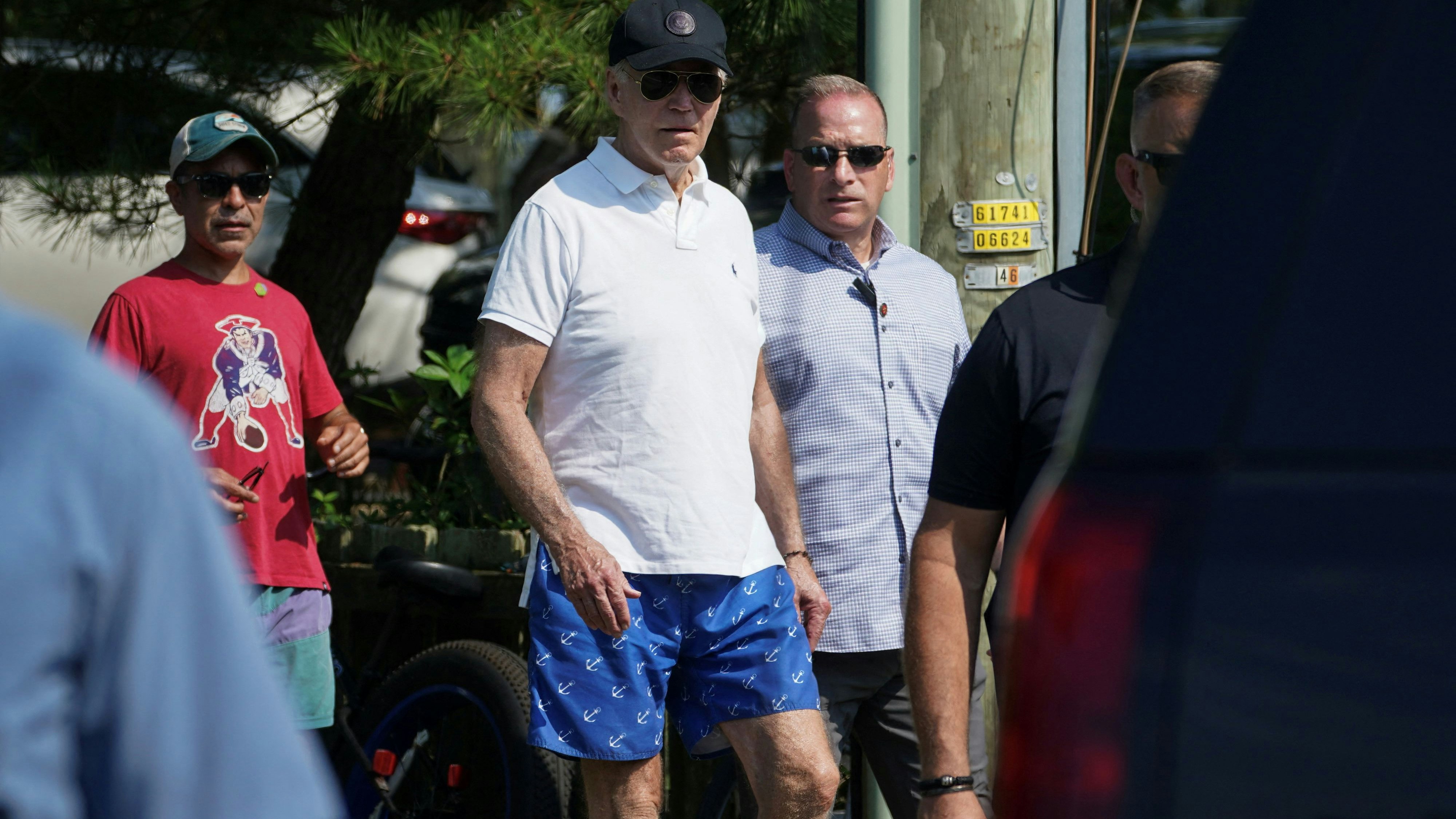 U.S. President Joe Biden returns to his motorcade after spending the afternoon on the beach in Rehoboth, Delaware, U.S., August 10, 2024. REUTERS/Kevin Lamarque