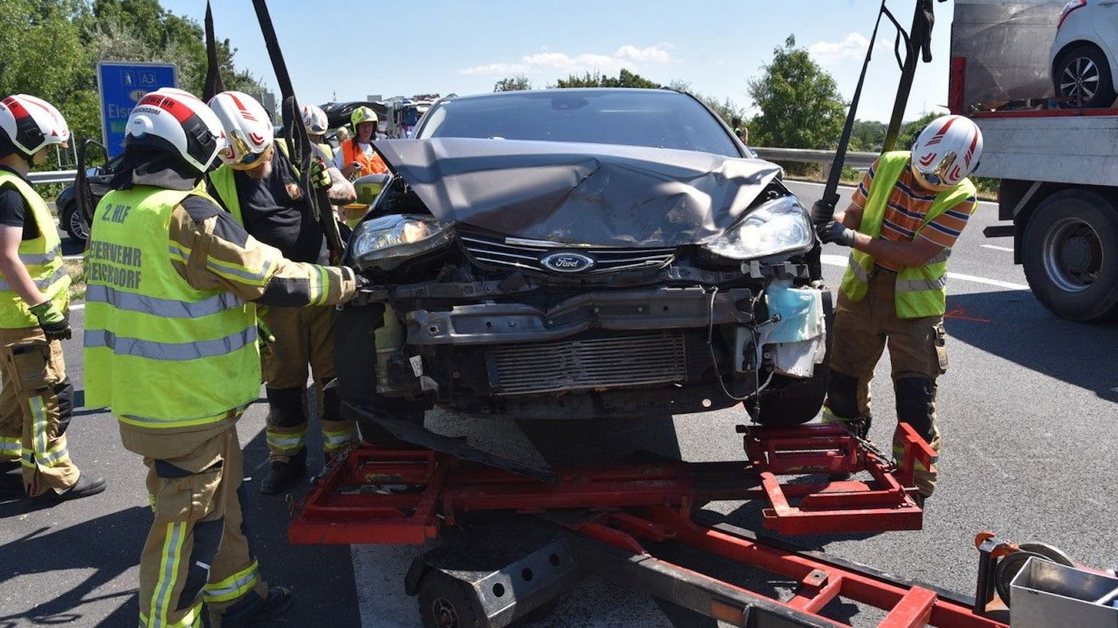 Der Unfall forderte zum Glück nur zwei leicht Verletzte. Die Kinder kamen ohne Verletzungen davon.