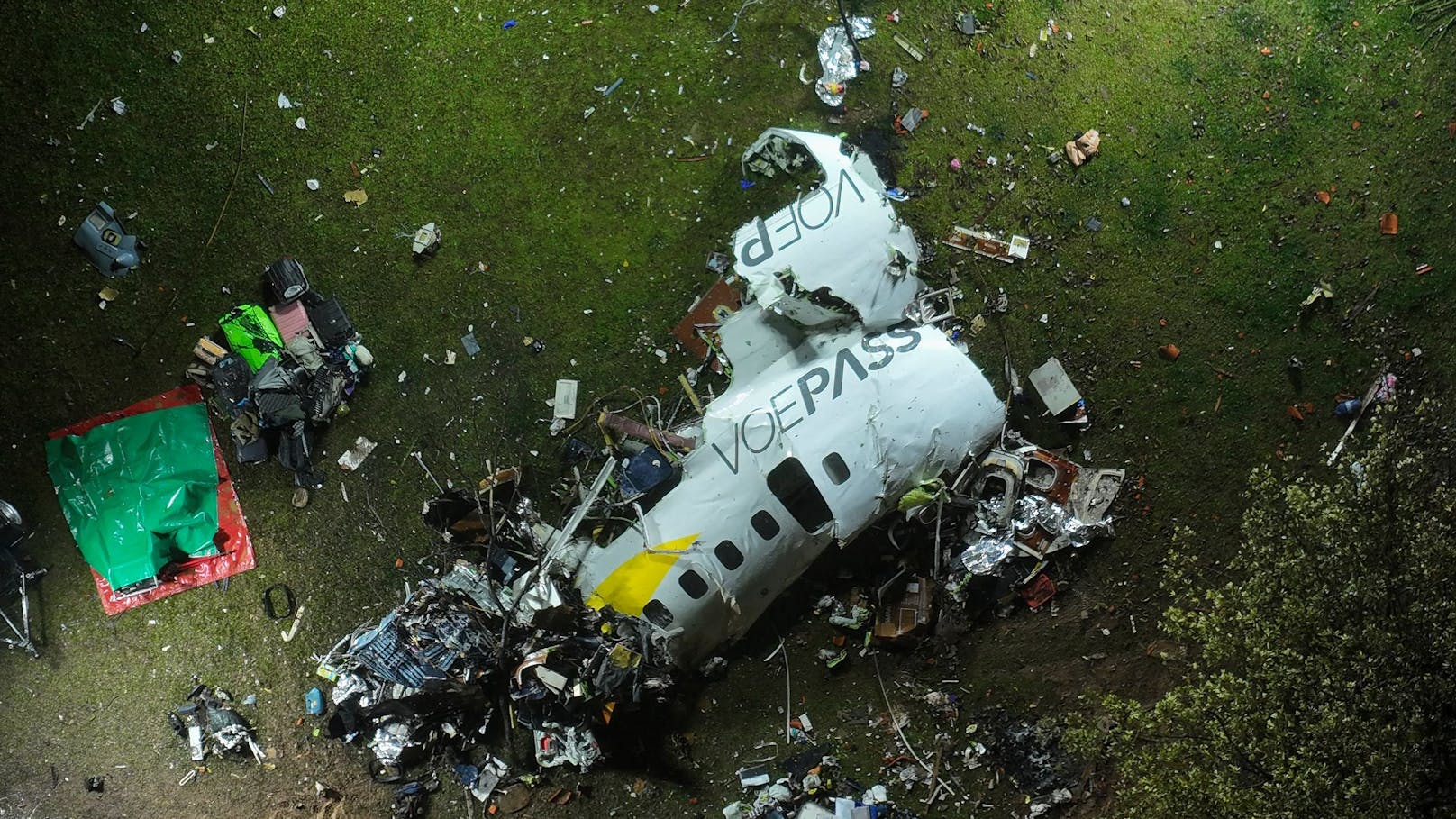 Der 14 Jahre alte Flieger stürzte Freitag in der Kleinstadt Vinhedo nahe São Paulo ab.