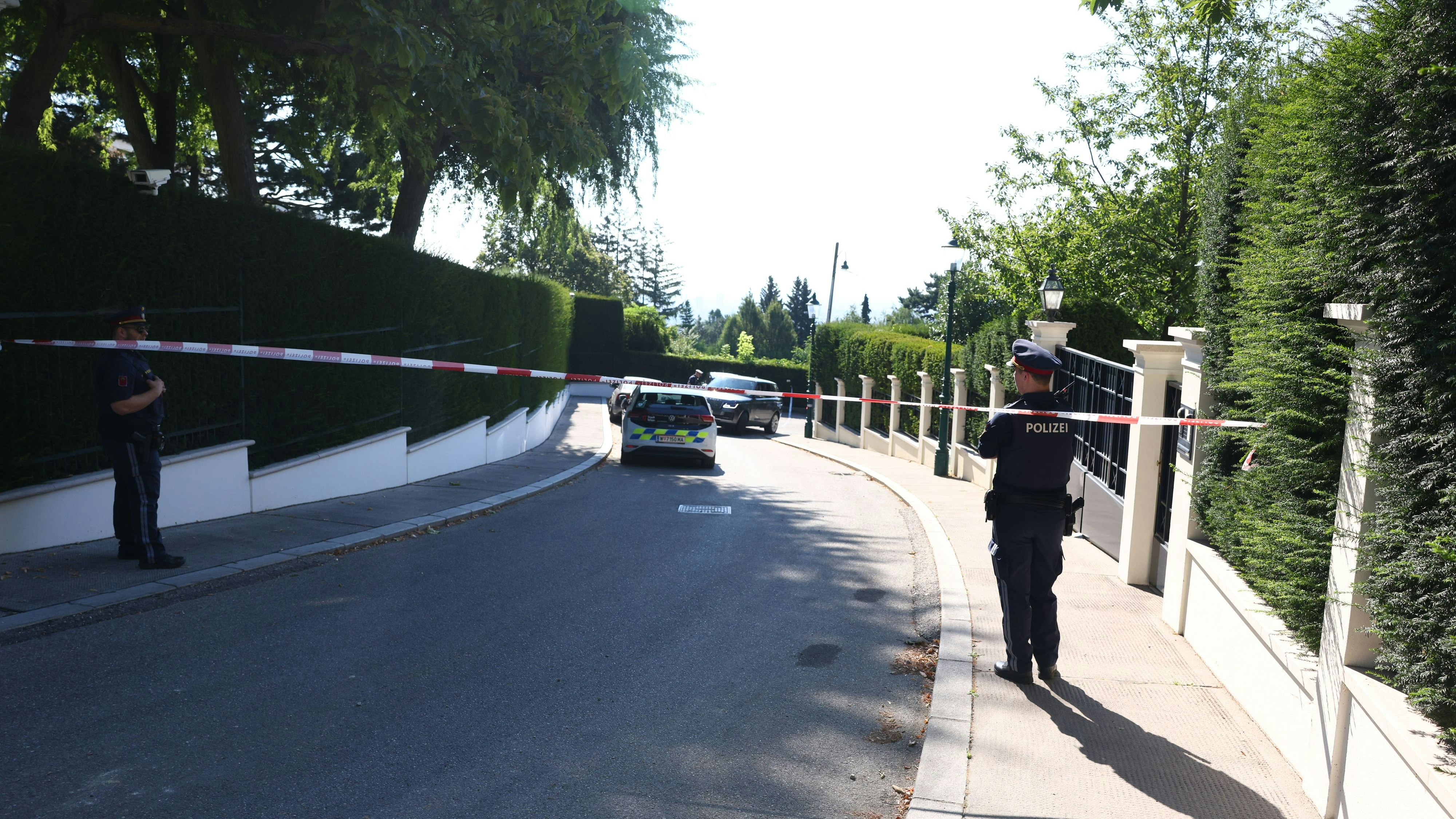 Heute.at - Richard Lugner gestorben: Polizei riegelt Luxusvilla ab