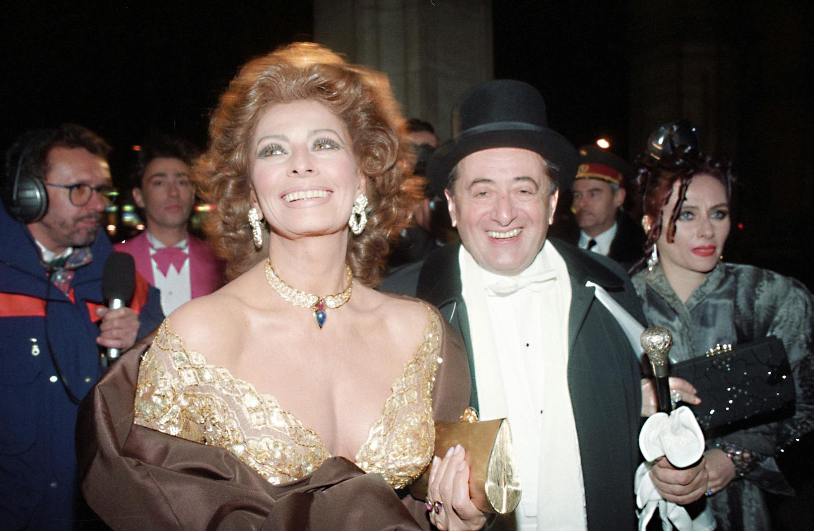 Unvergessen: Richard Lugner im Jahr 1995 mit Sophia Loren am Opernball.