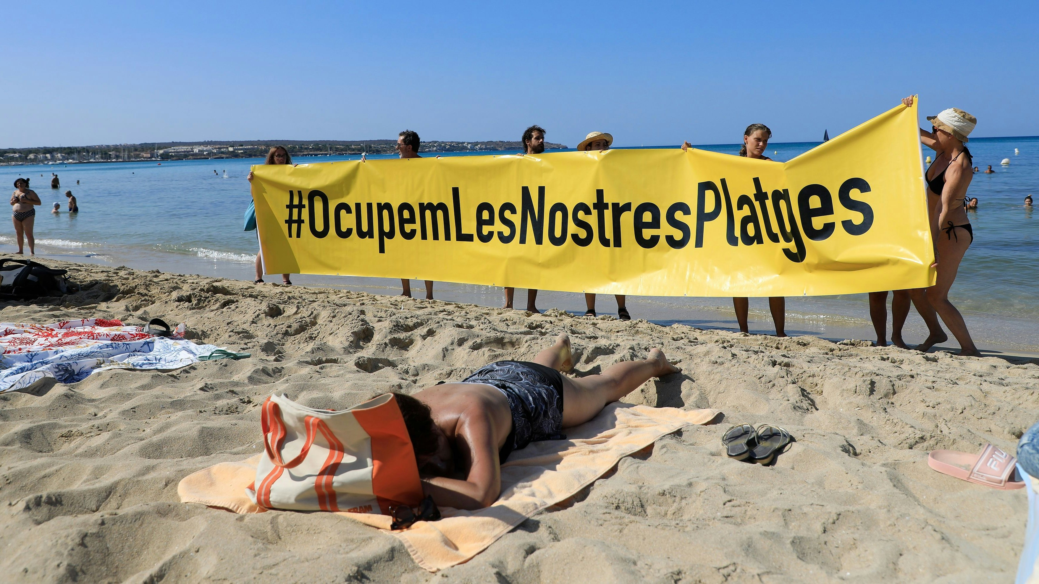 Am Sonntag protestierten rund 150 Einheimische auf Mallorca am Ballermann gegen den Massentourismus.