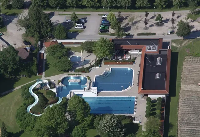 Der Vorfall soll sich im Freibad in Eferding zugetragen haben.