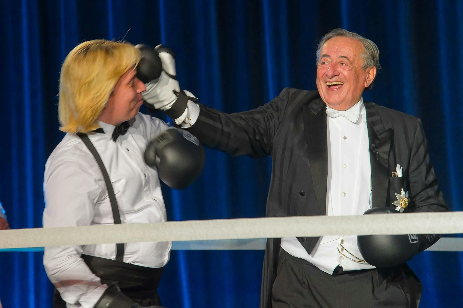 Lugner im Ring mit Helmut Werner: "Damals haben sie sich ja noch verstanden. Das Bild hatte somit ein wenig Vorahnungs-Charakter, wenn man bedenkt, dass sie sich nachher nicht mehr so freundschaftlich gesinnt waren."