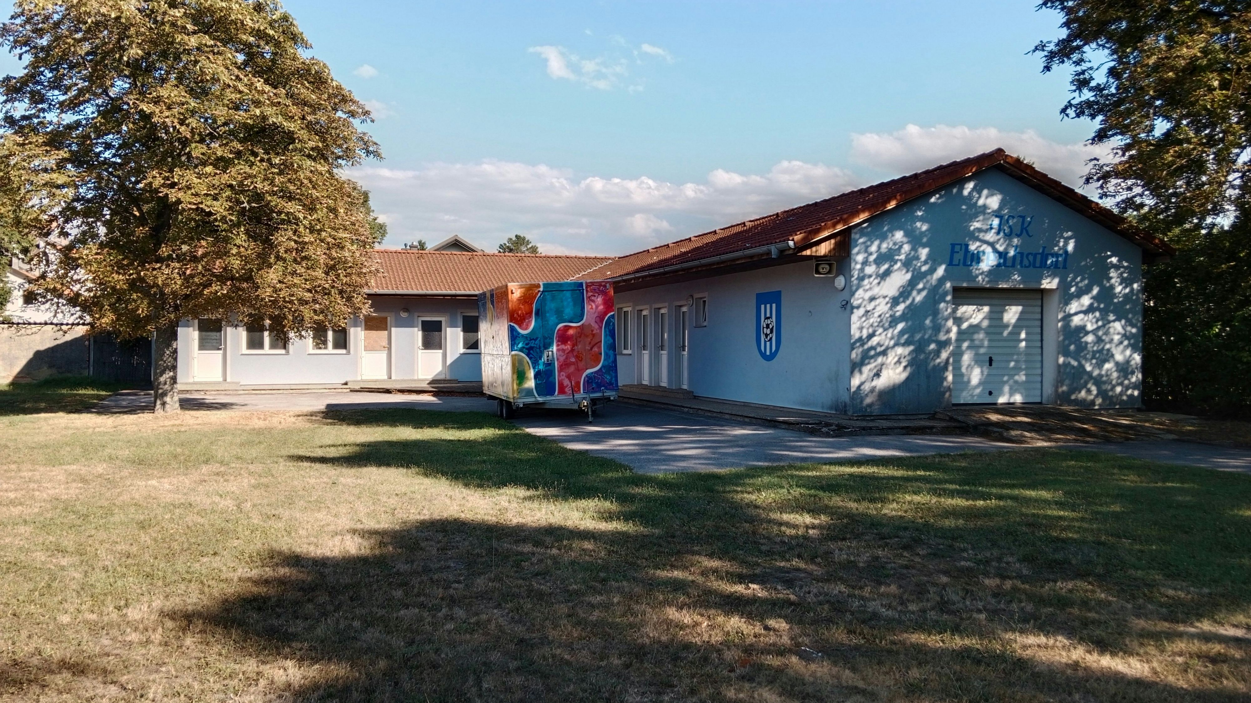 Das Gebäude mit den Sportkabinen in Ebreichsdorf